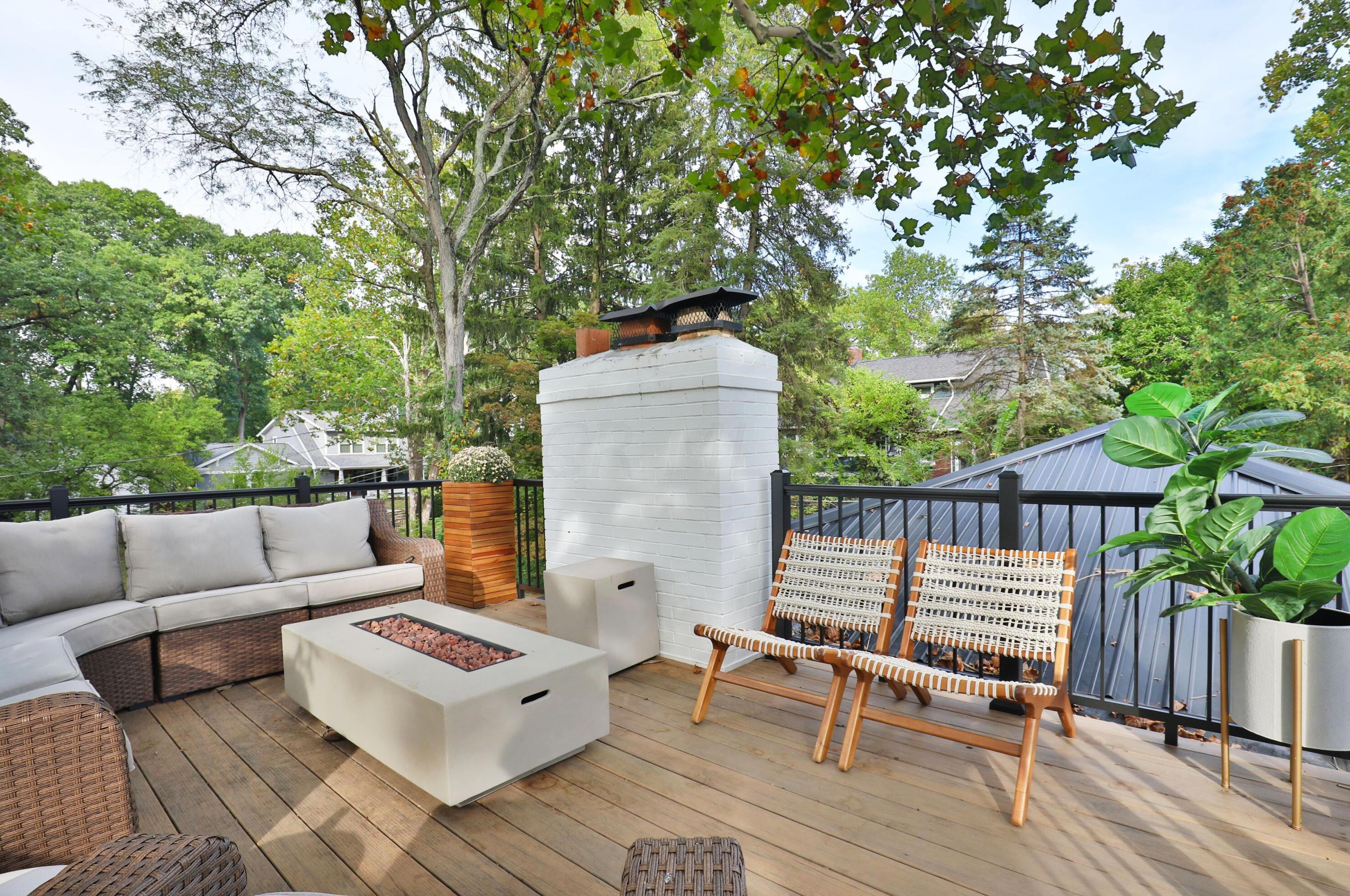 217 Canyon Dr, Columbus OH  43214-3105 exterior