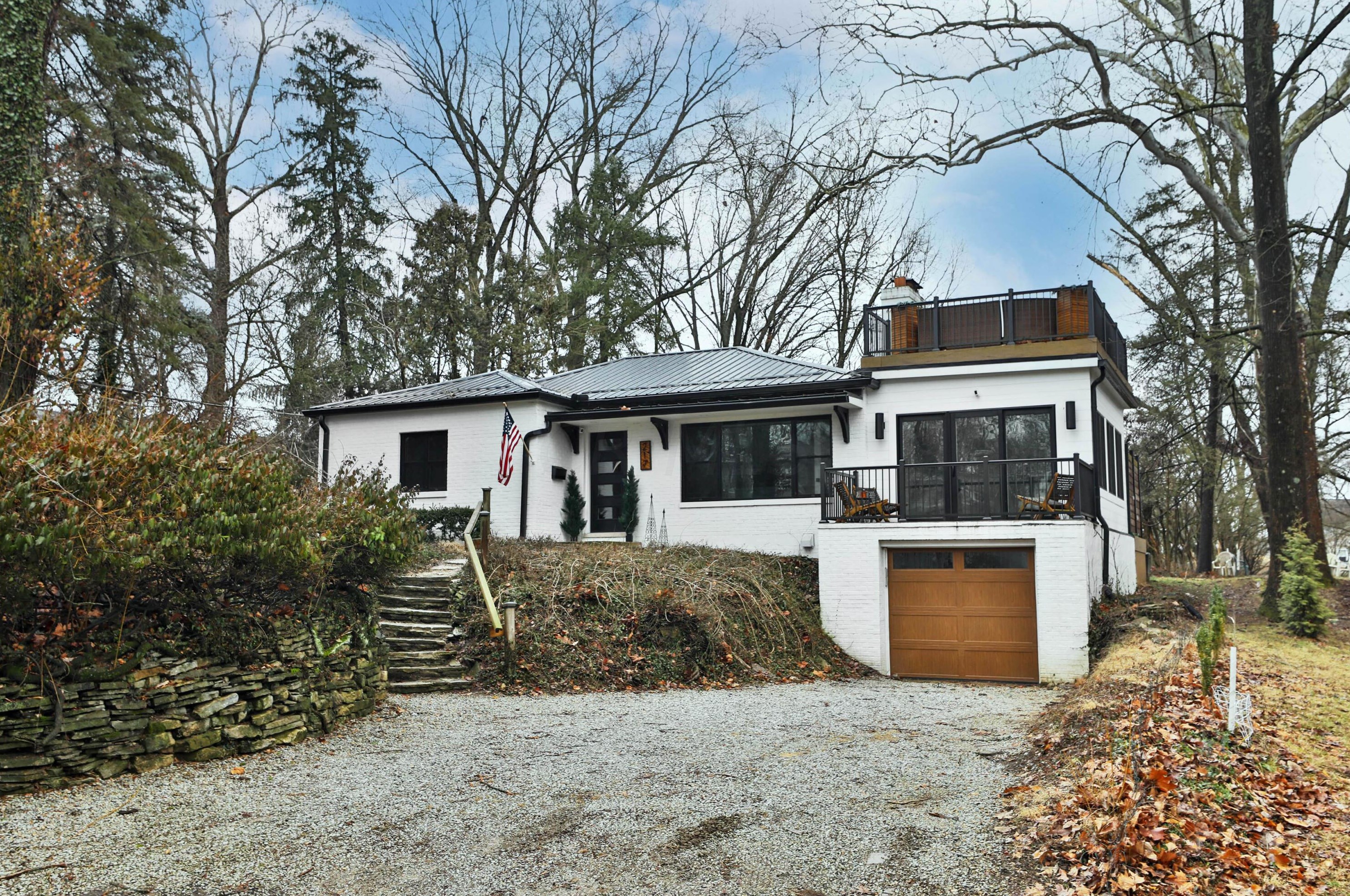 217 Canyon Dr, Columbus OH  43214-3105 exterior