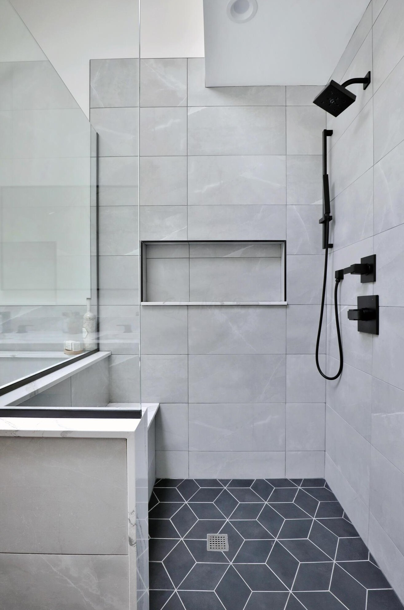 217 Canyon Dr, Columbus OH  43214-3105 exterior