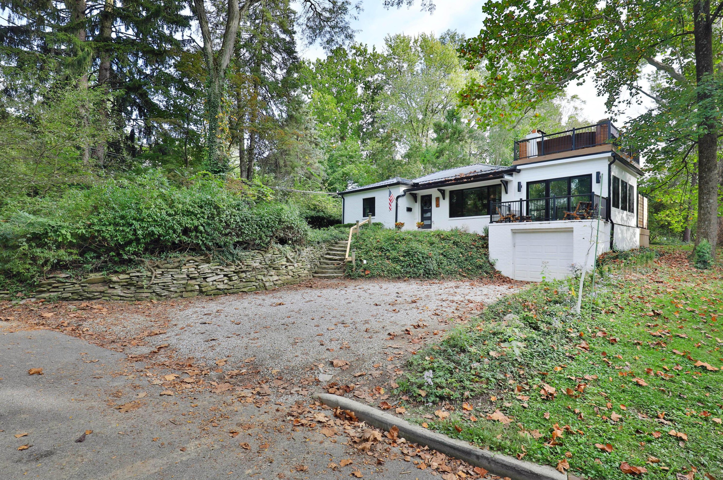 217 Canyon Dr, Columbus OH  43214-3105 exterior