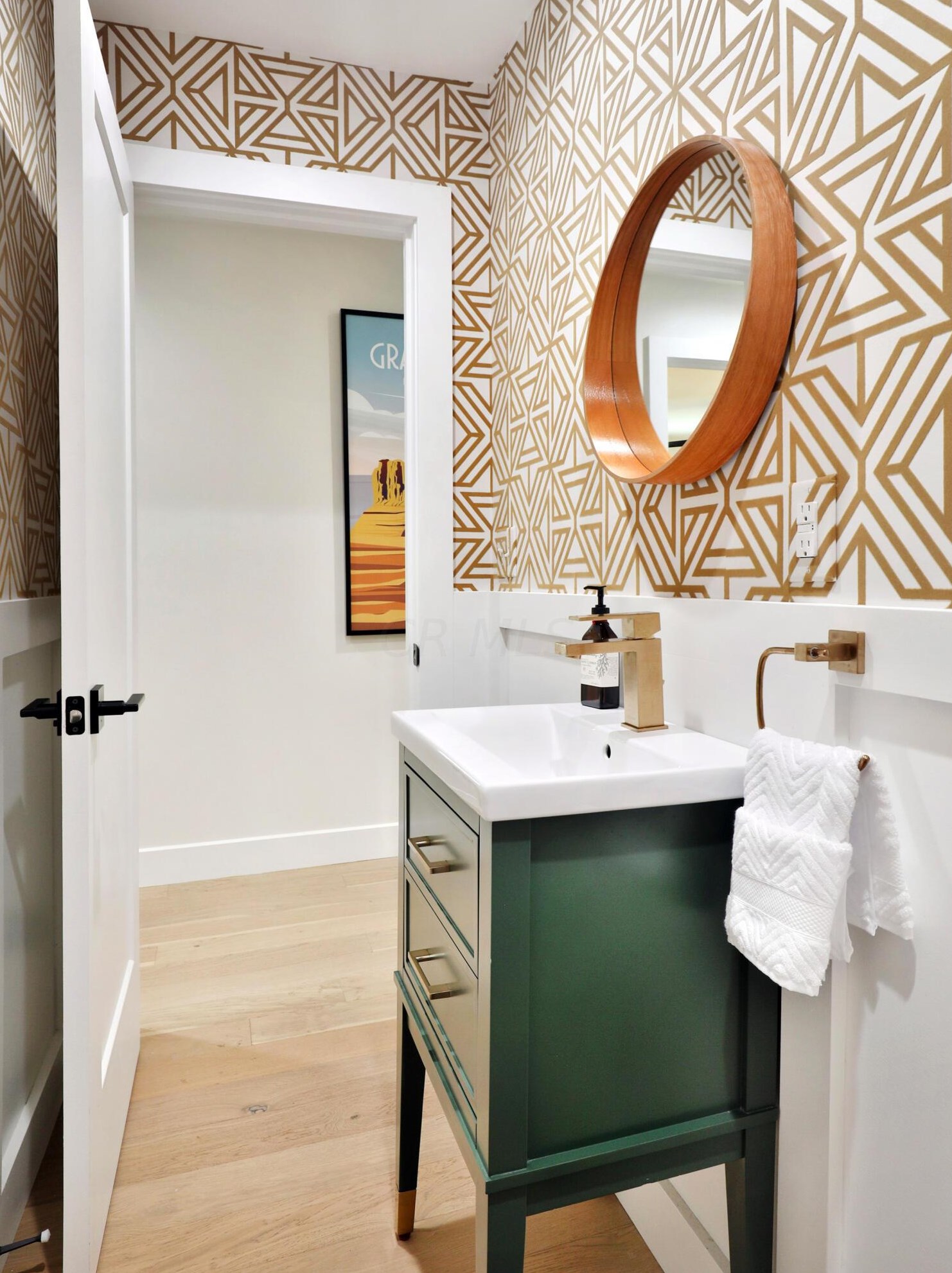 217 Canyon Dr, Columbus OH  43214-3105 exterior