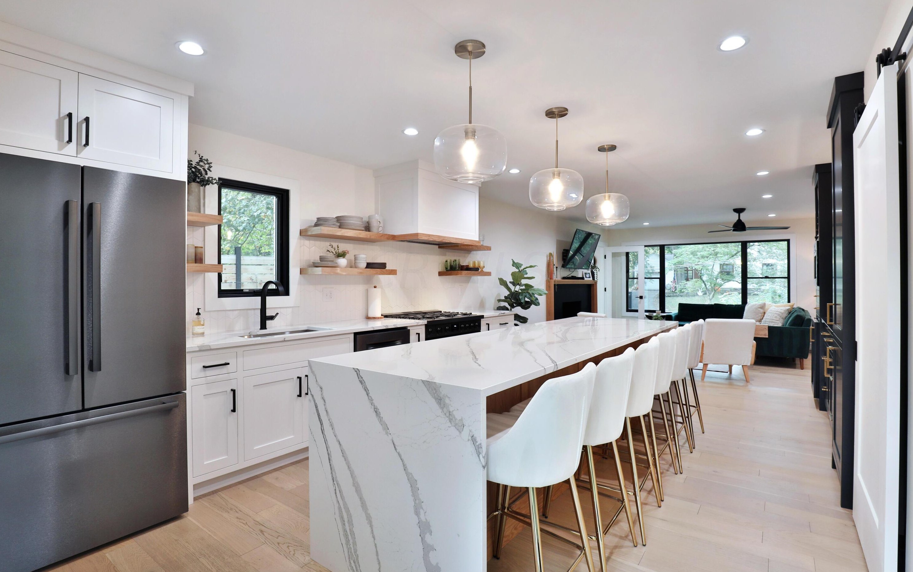 217 Canyon Dr, Columbus OH  43214-3105 exterior