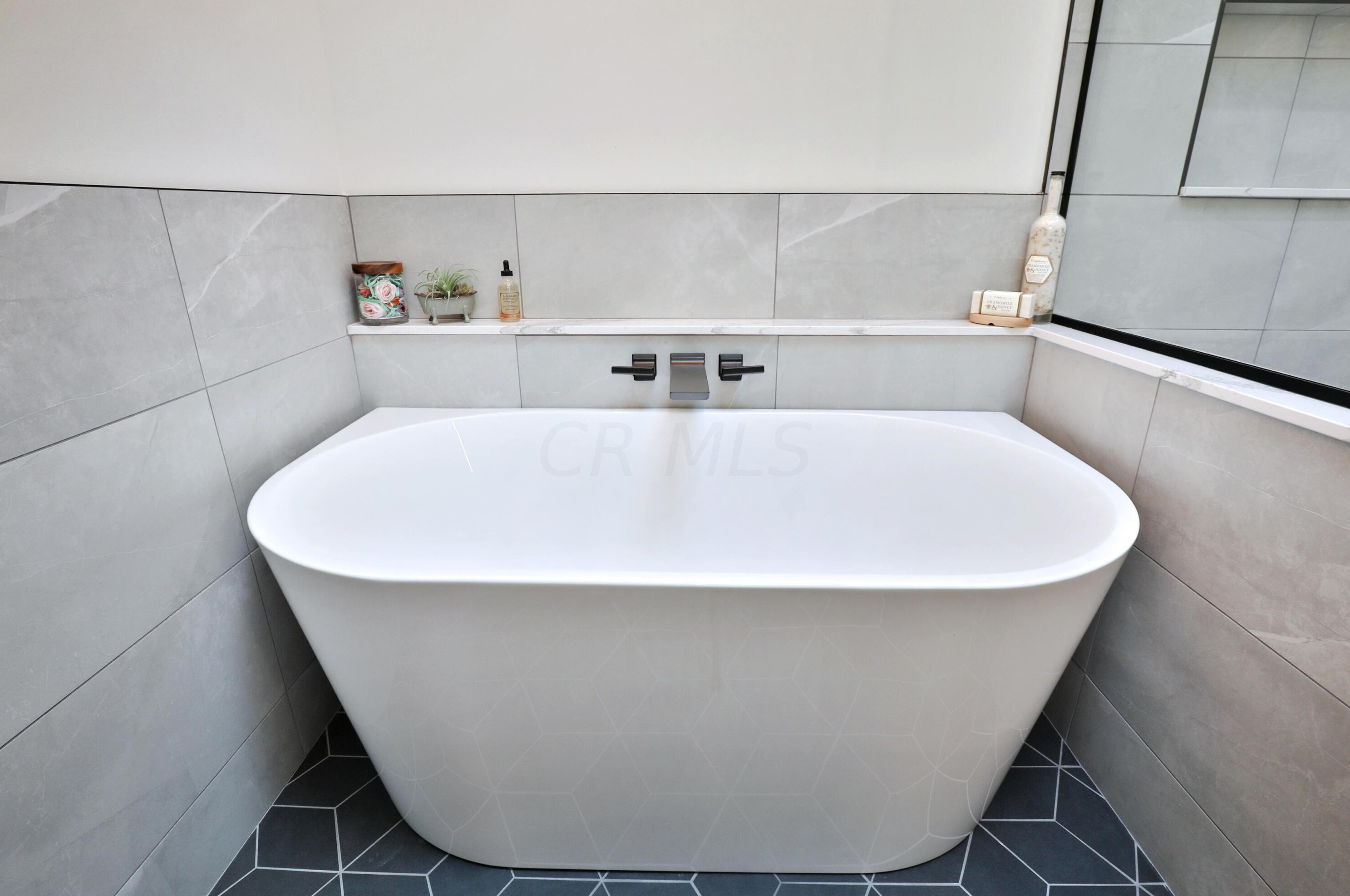 217 Canyon Dr, Columbus OH  43214-3105 exterior