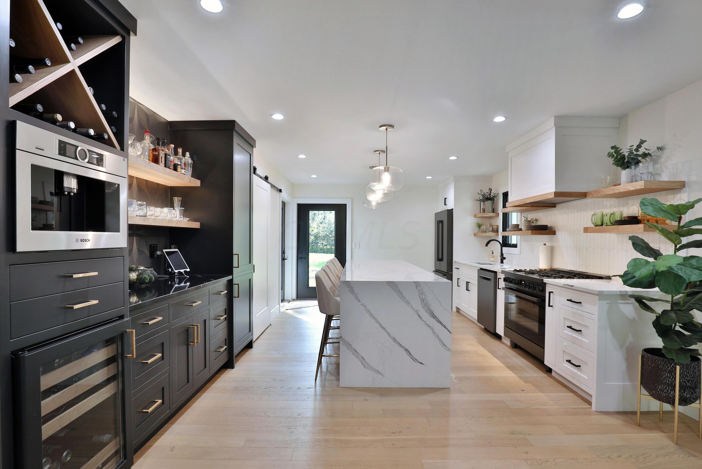 217 Canyon Dr, Columbus OH  43214-3105 exterior