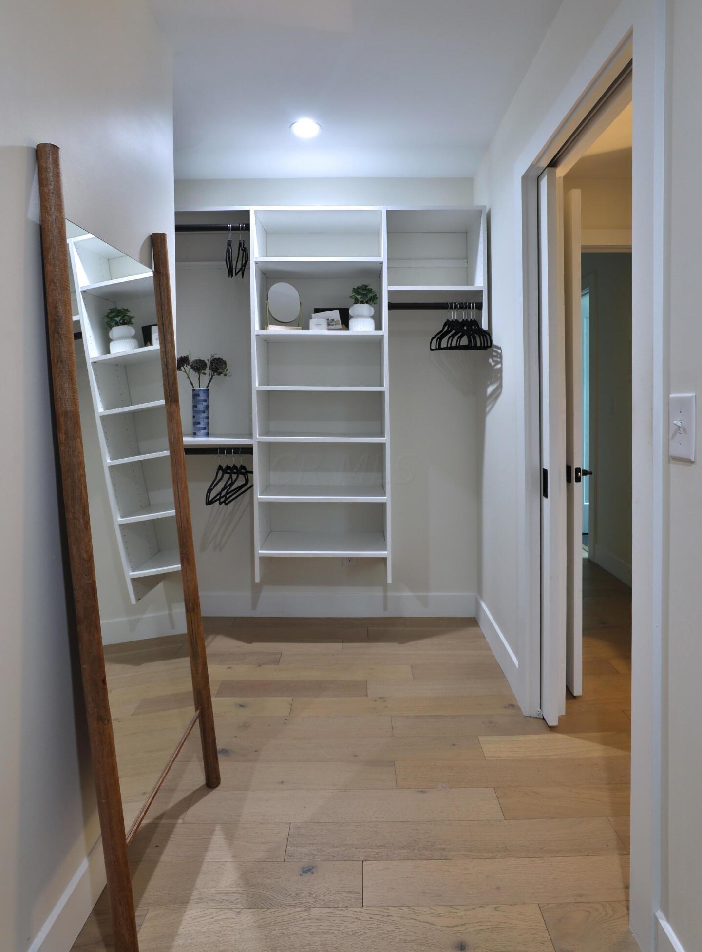 217 Canyon Dr, Columbus OH  43214-3105 exterior