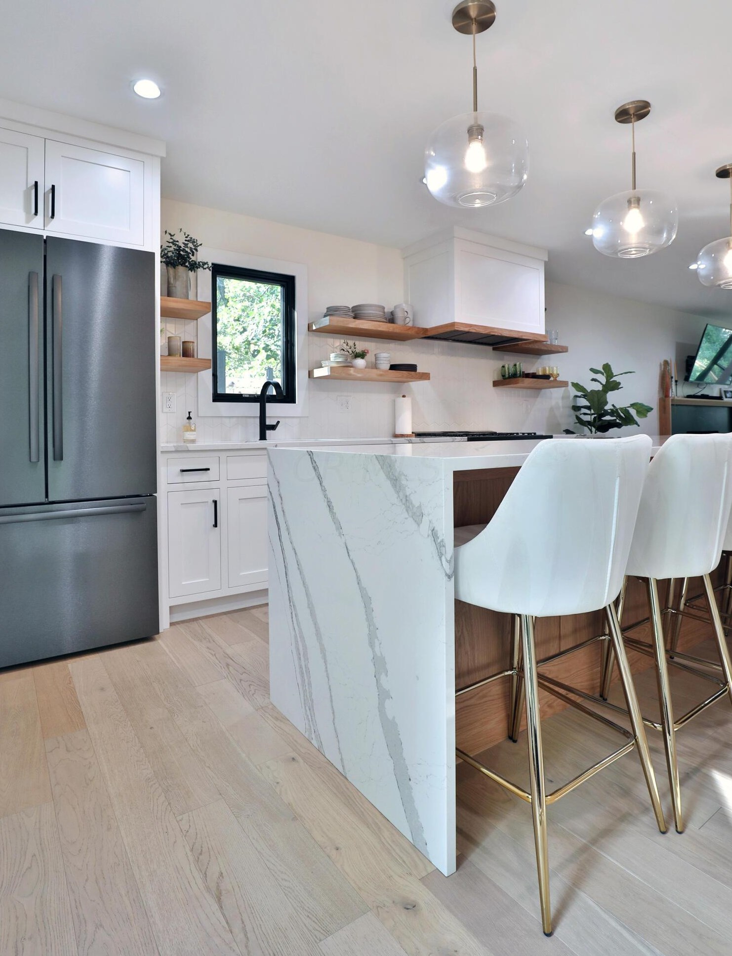 217 Canyon Dr, Columbus OH  43214-3105 exterior