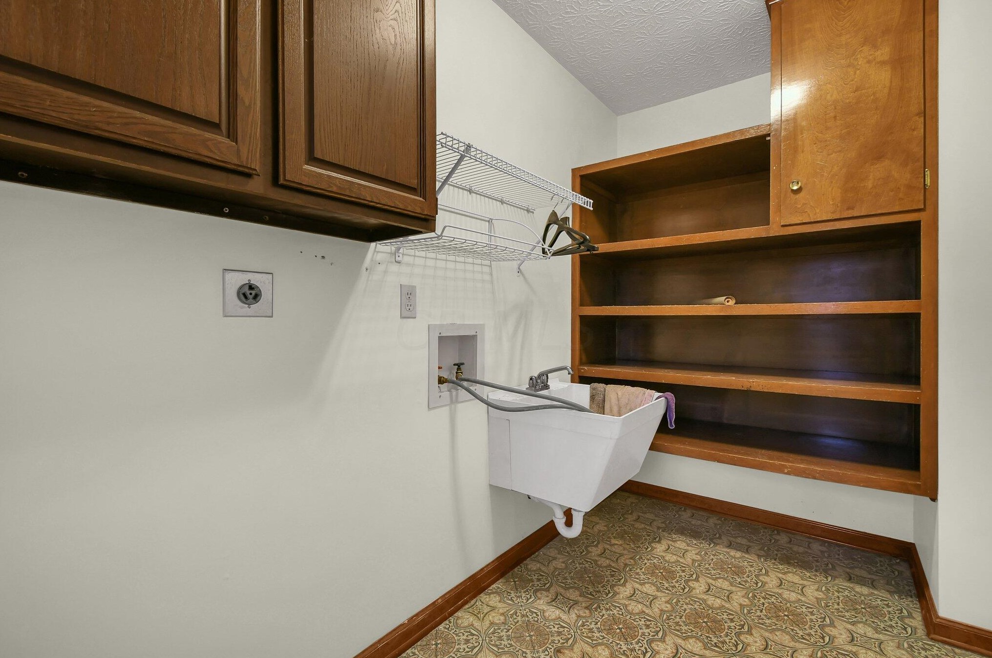 1261 Youngland Dr, Columbus OH 43228-9599 exterior