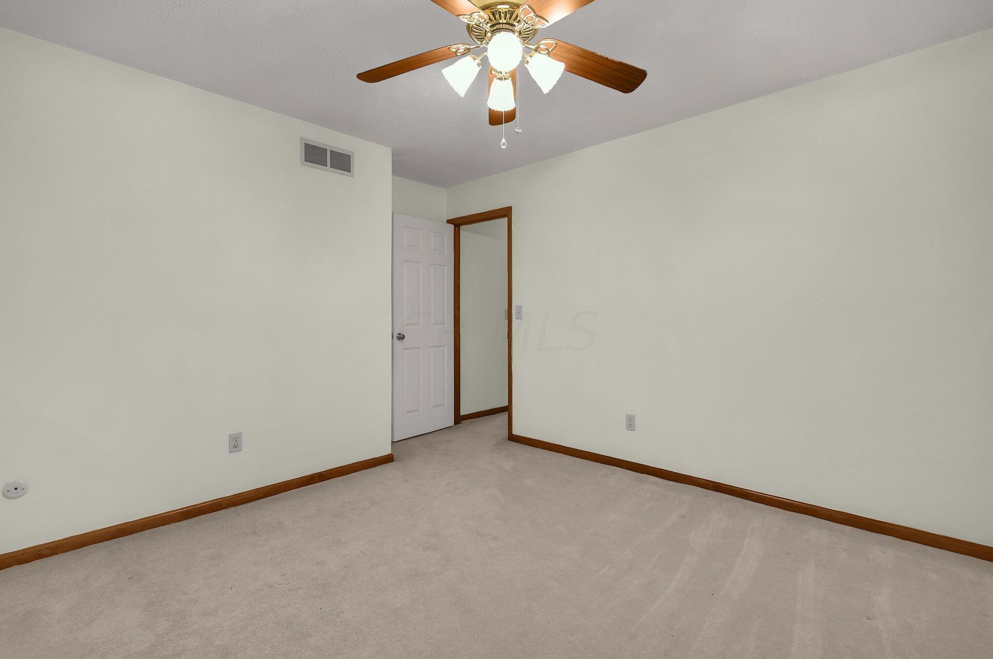 1261 Youngland Dr, Columbus OH 43228-9599 exterior