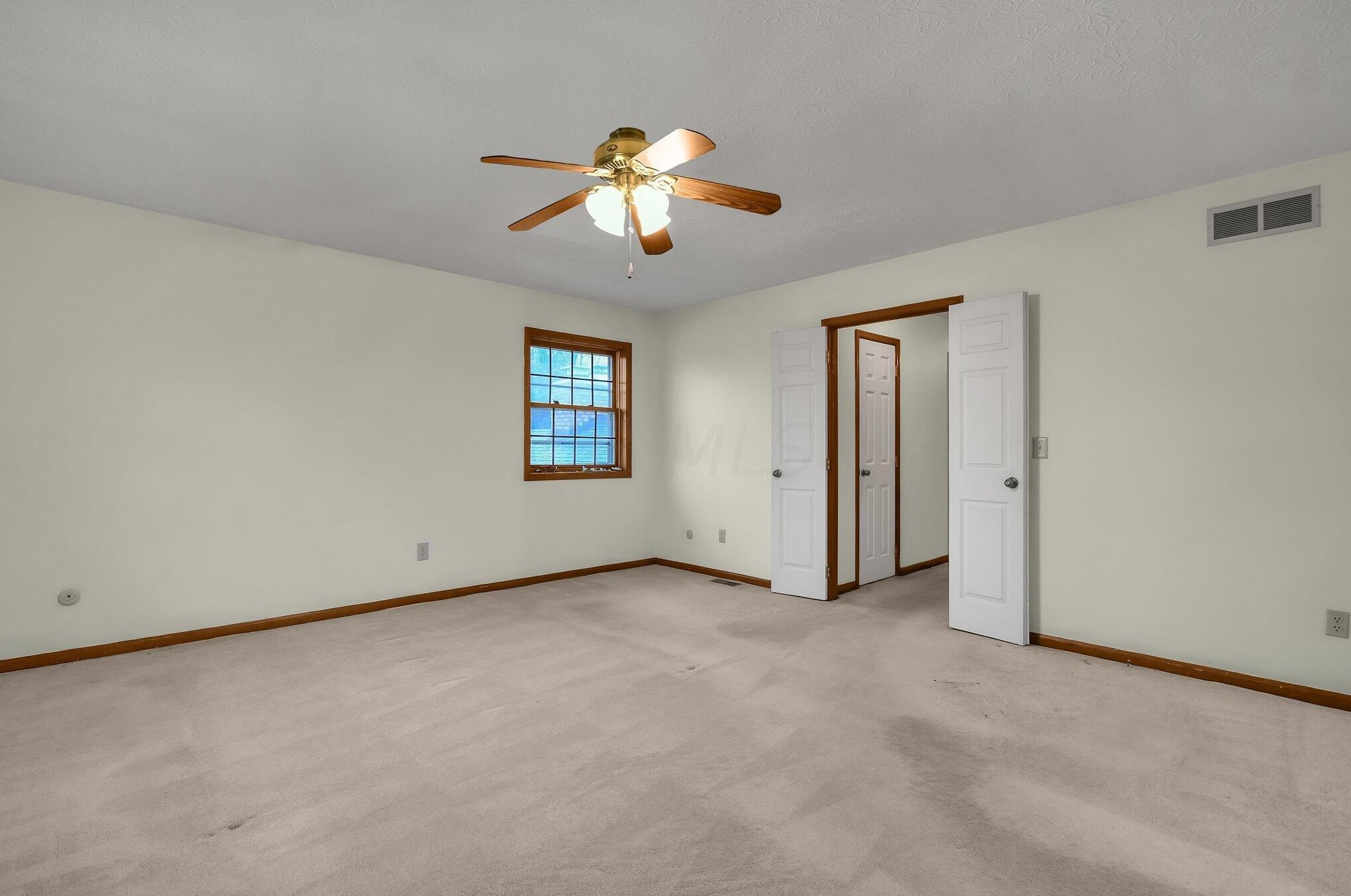 1261 Youngland Dr, Columbus OH 43228-9599 exterior