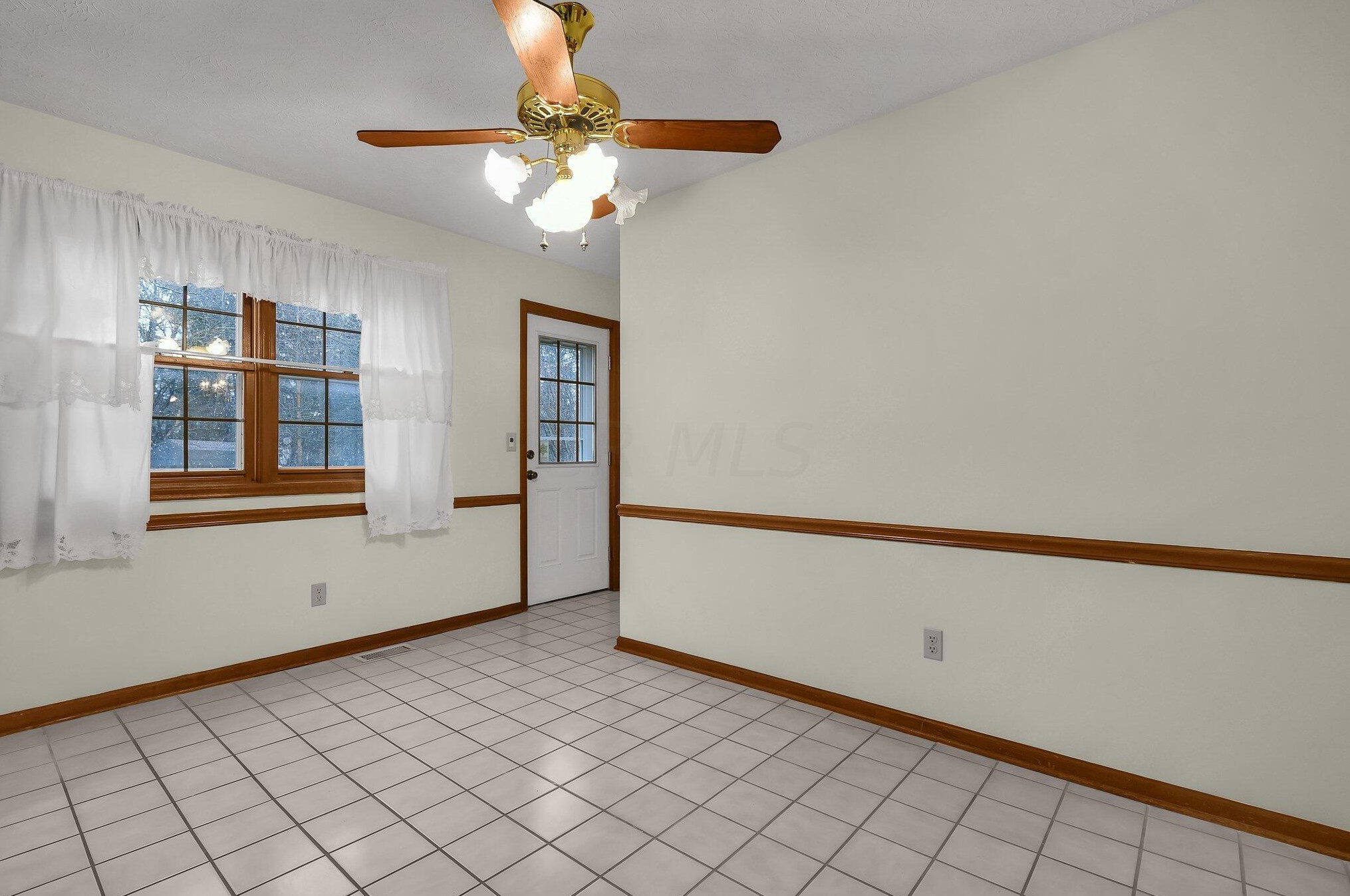 1261 Youngland Dr, Columbus OH 43228-9599 exterior