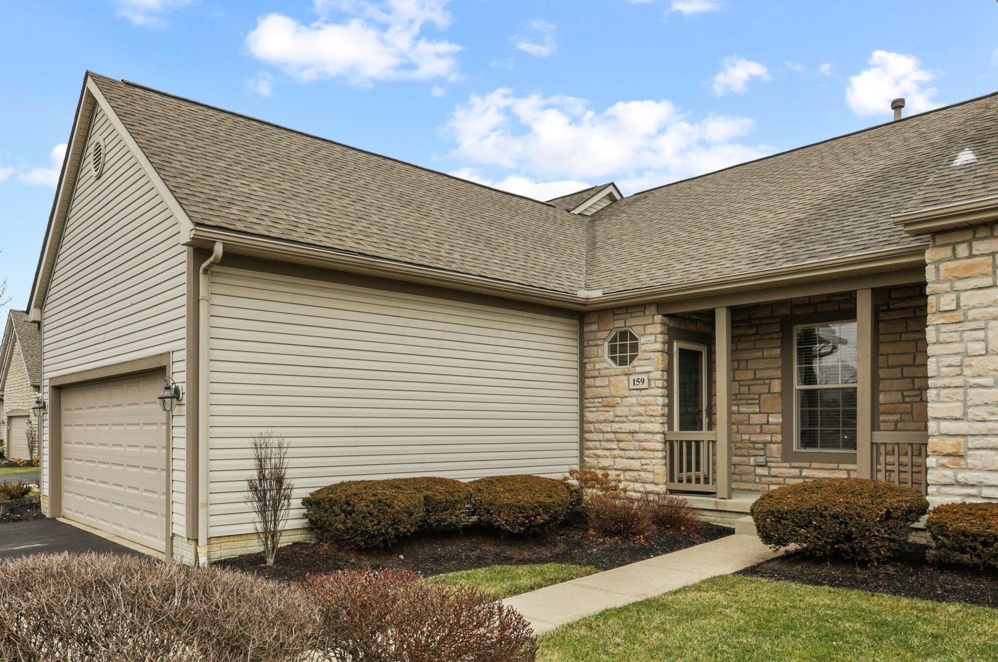 159 Pebble Creek Dr, Pataskala, OH 43062