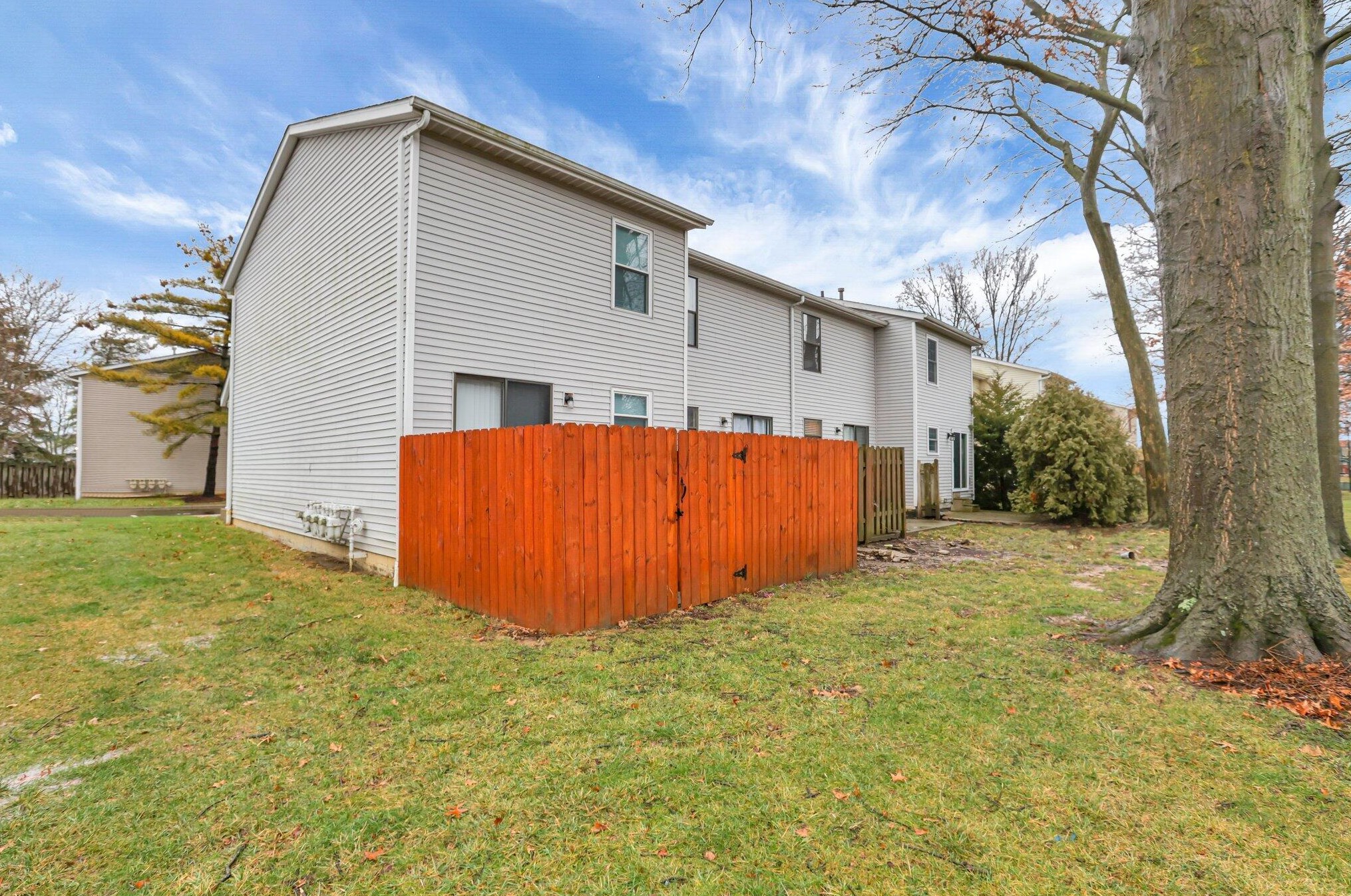 7827 Woodhouse Ln, Columbus OH  43085-5870 exterior