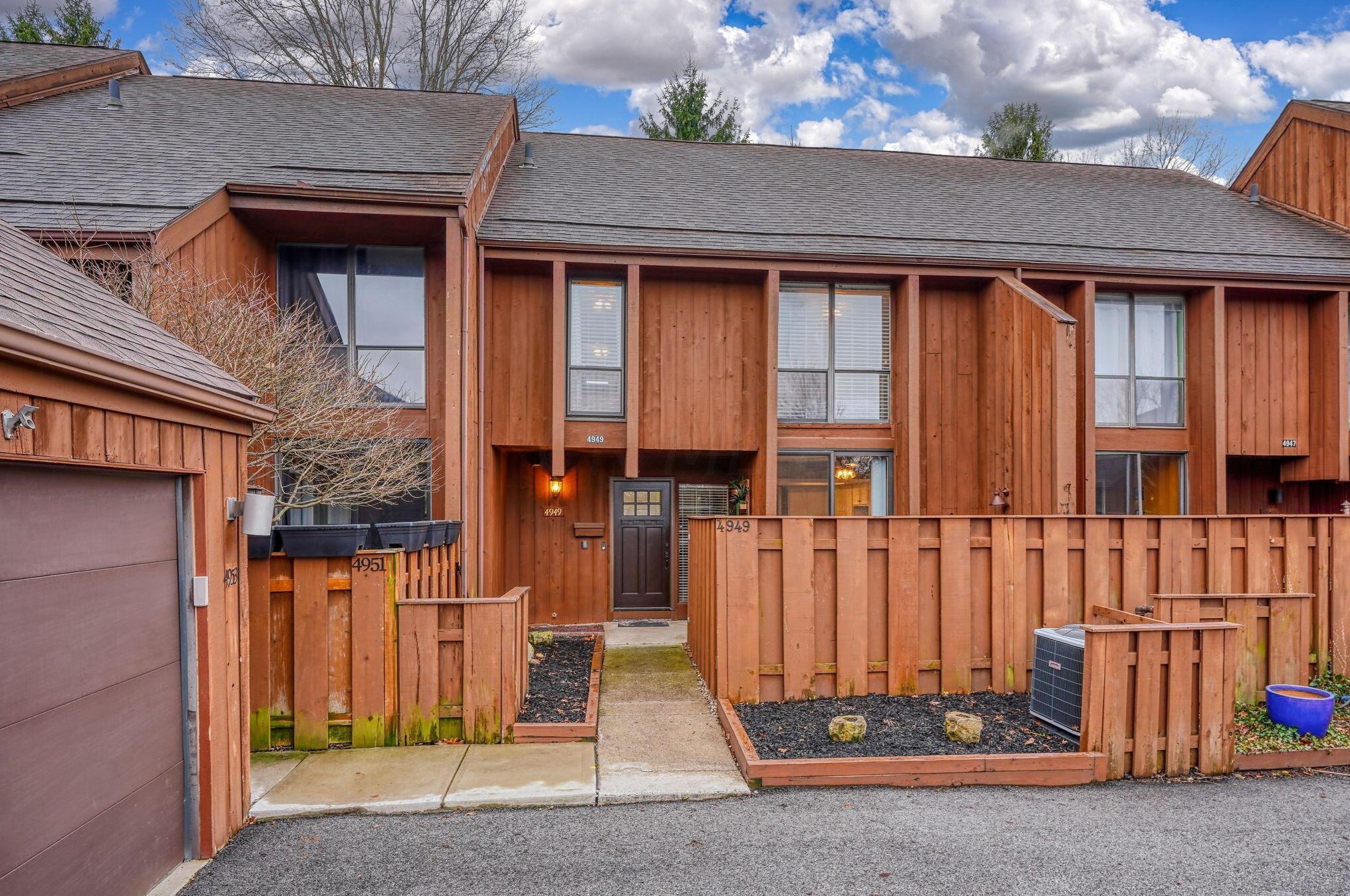 4949 Whistlewood Ln, Westerville, OH 43081-4438