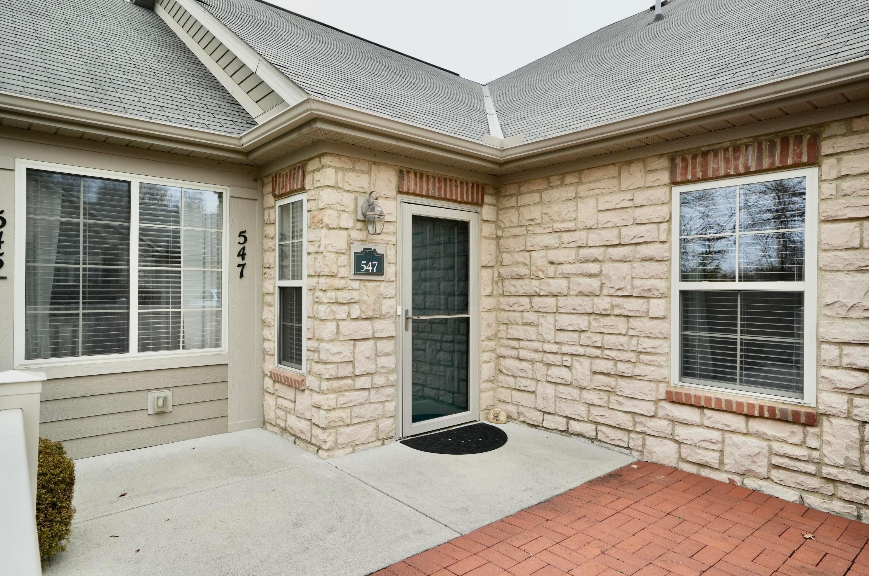 547 Ruttington Ln, Westerville, OH 43082-6462