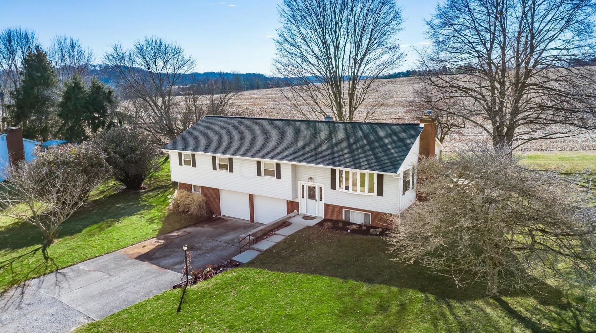3150 Meadowbrook Dr, Lancaster, OH 43130-8504