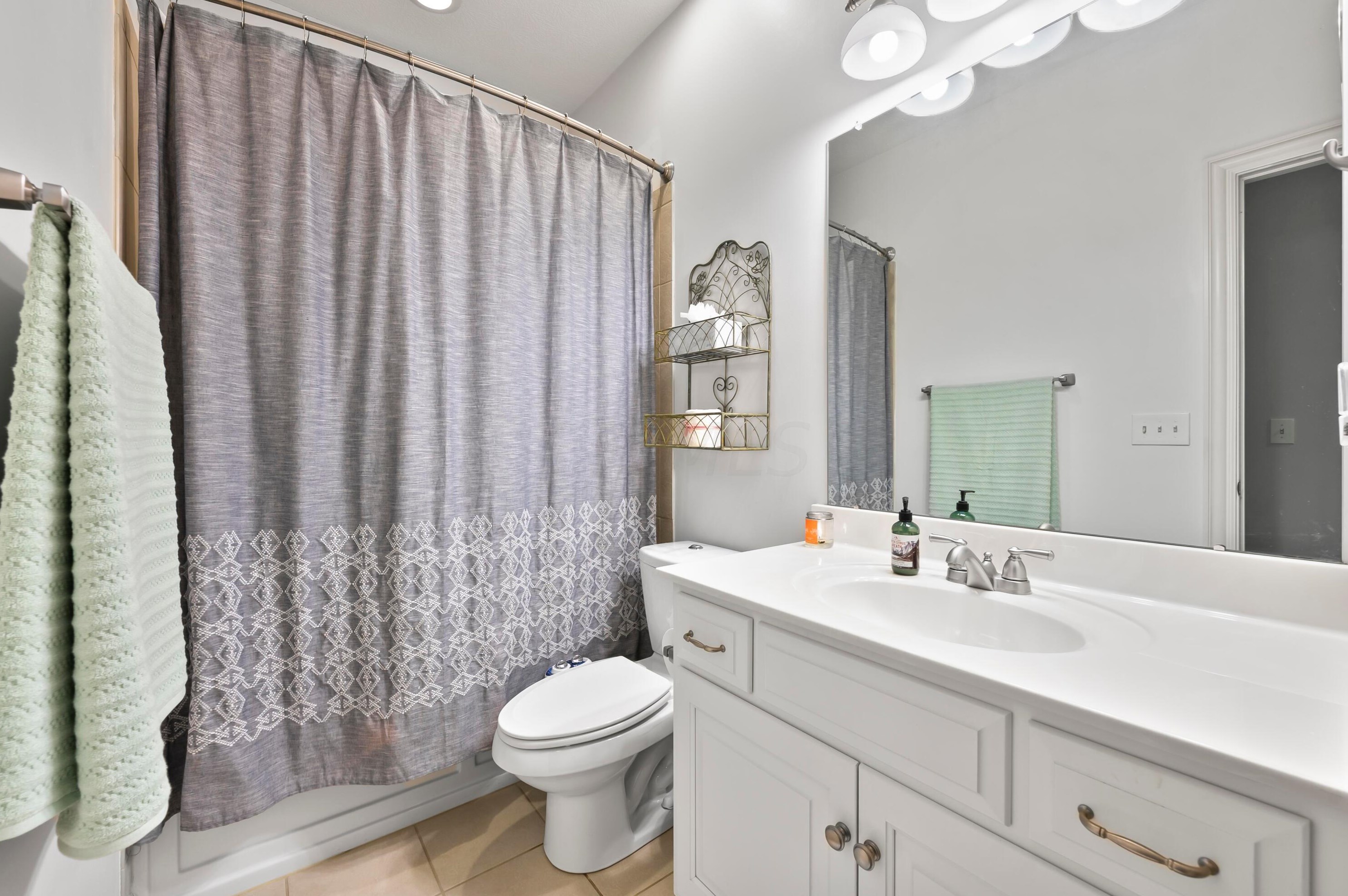 2353 Keep Pl, Columbus OH  43204-4989 exterior