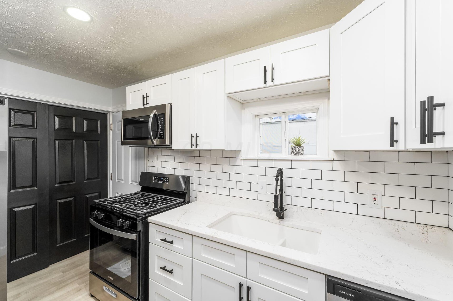 4963 Dimson Dr, Columbus OH  43213-2413 exterior