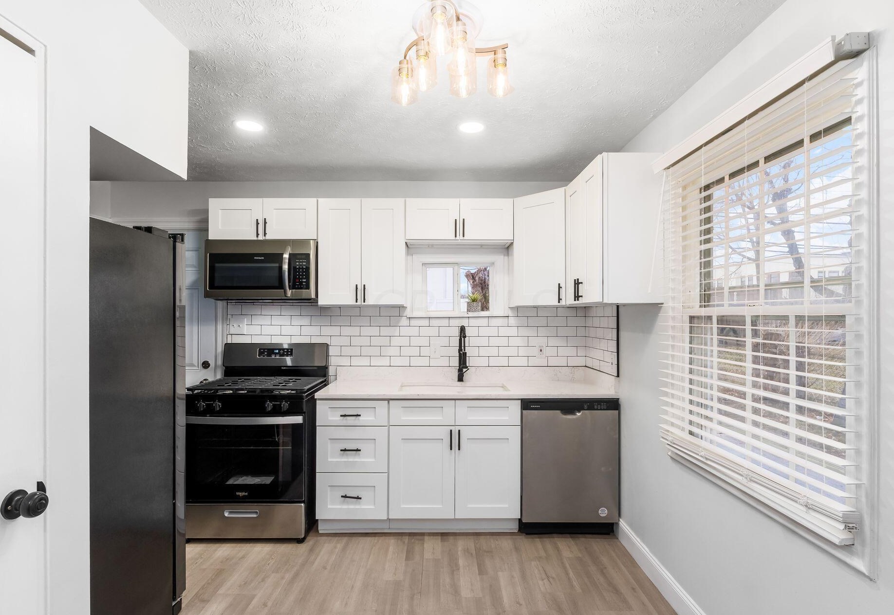 4963 Dimson Dr, Columbus OH  43213-2413 exterior