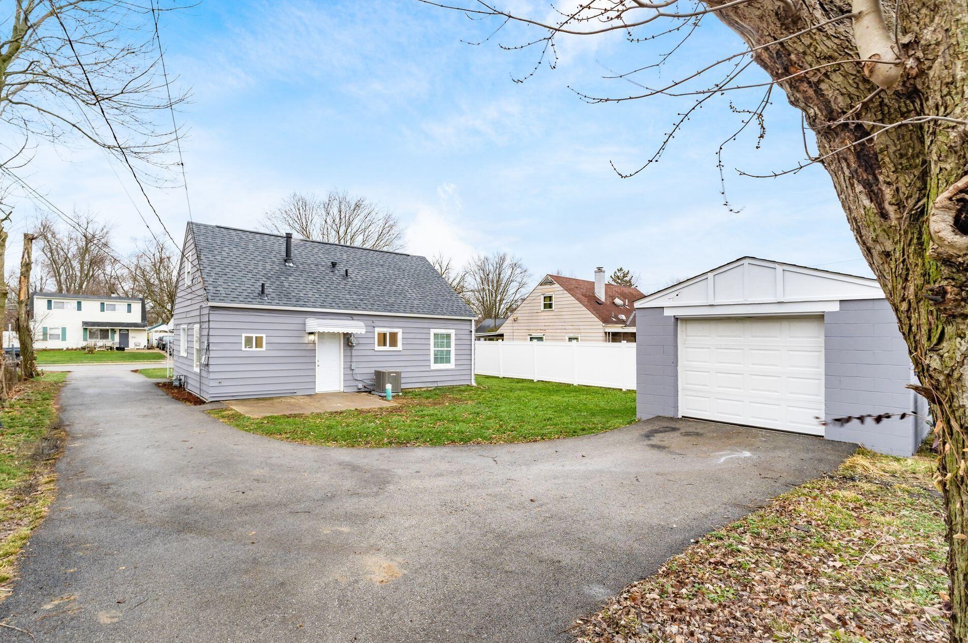 4963 Dimson Dr, Columbus OH  43213-2413 exterior