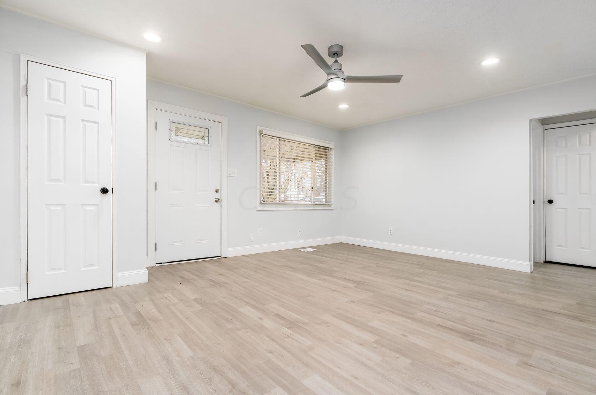 4963 Dimson Dr, Columbus OH  43213-2413 exterior