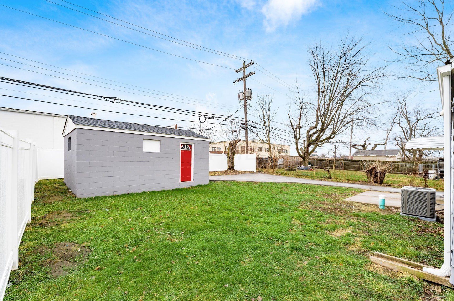 4963 Dimson Dr, Columbus OH  43213-2413 exterior