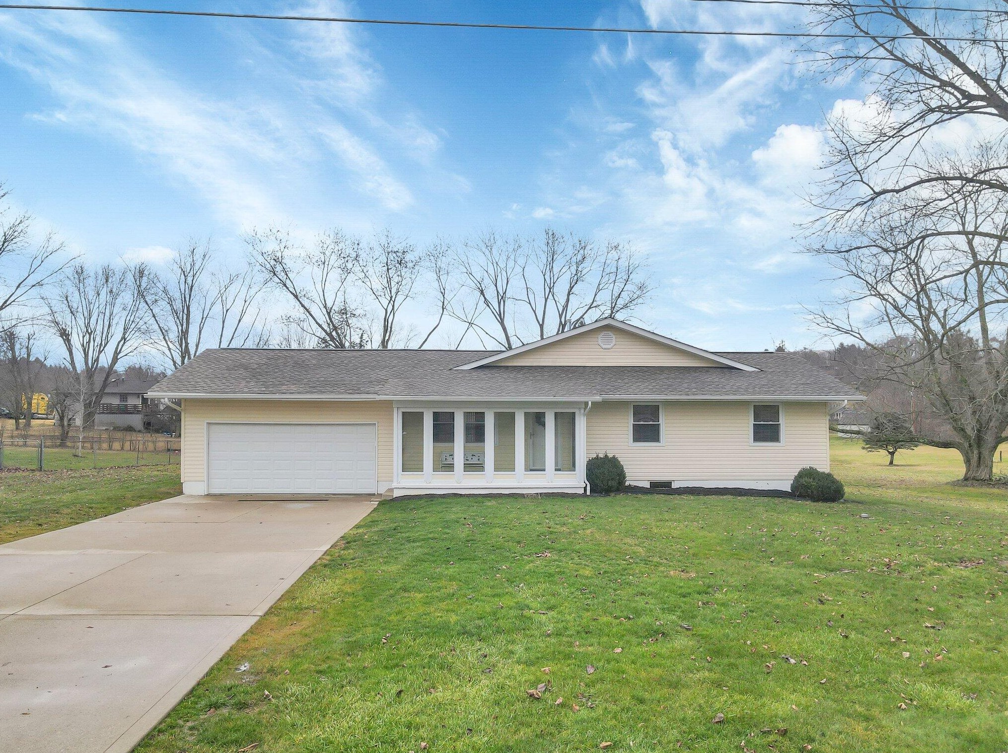 8351 Somerset Rd, Thornville, OH 43076-8815
