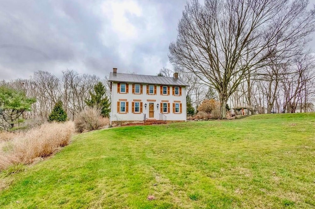 21813 Hopewell Rd, Gambier, OH 43022