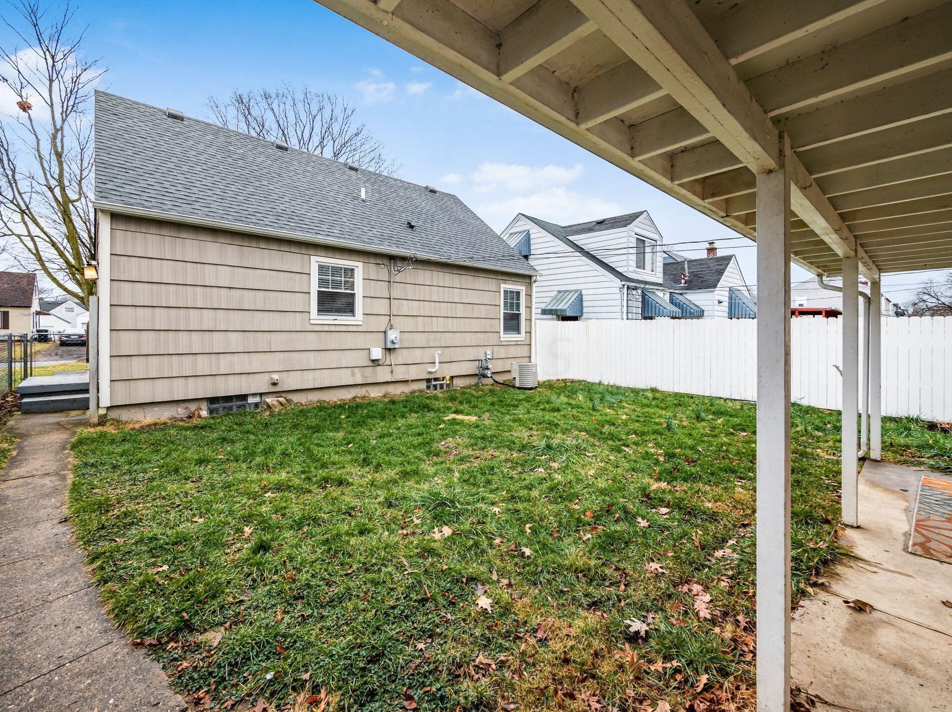 845 Wiltshire Rd, Columbus OH  43204-2338 exterior