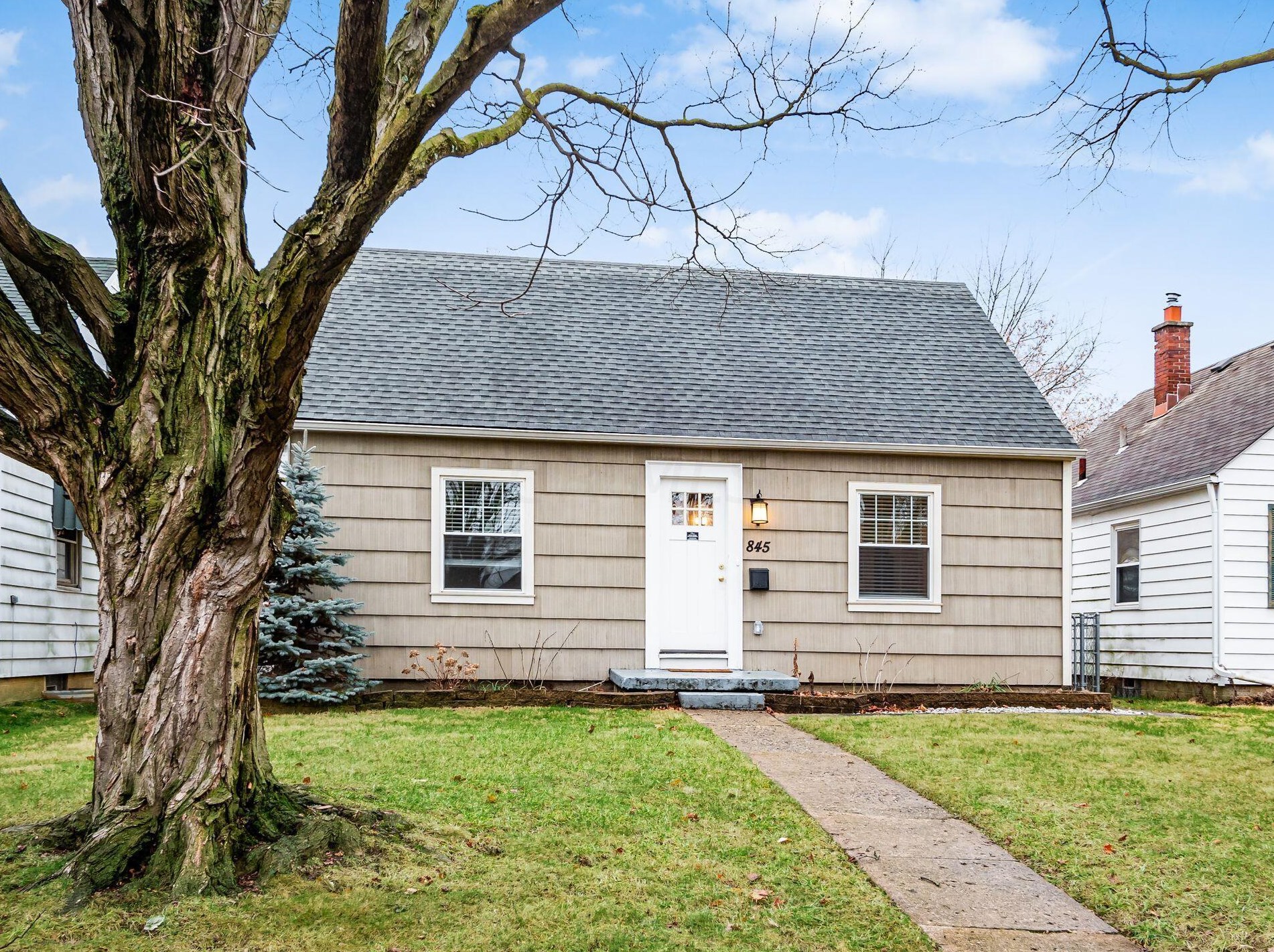 845 Wiltshire Rd, Columbus OH  43204-2338 exterior