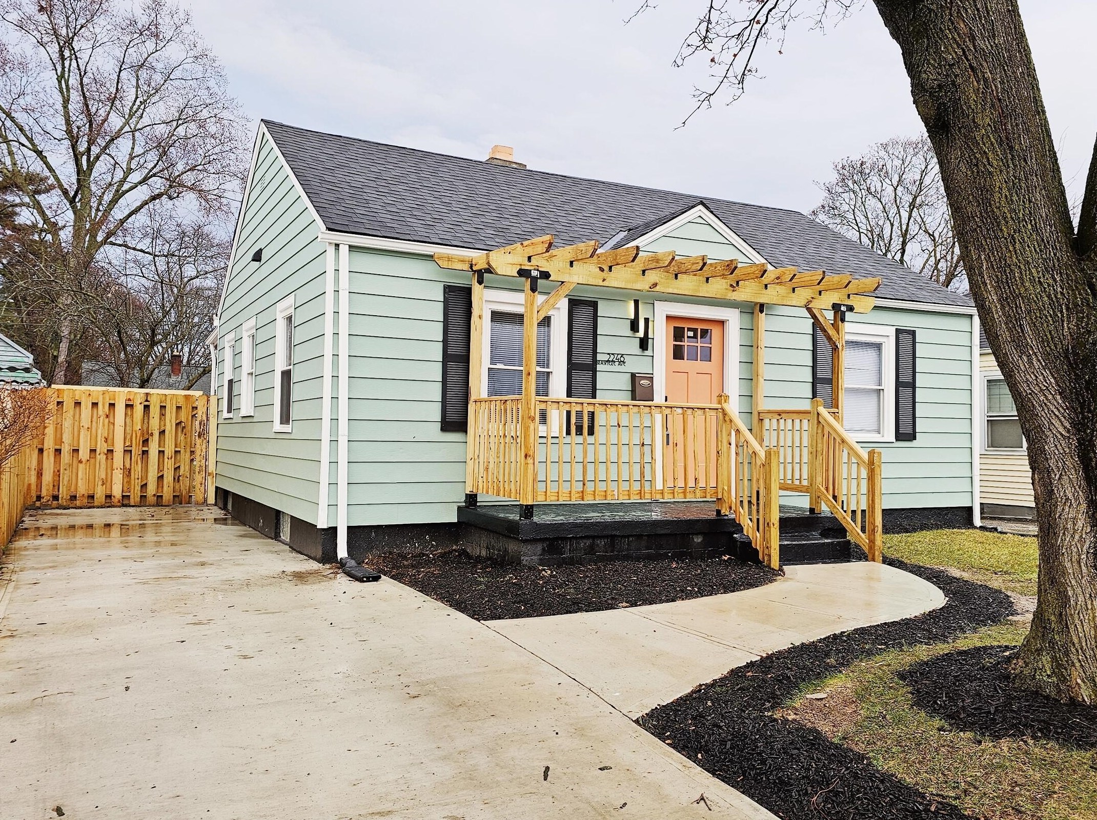 2246 Grasmere Ave, Columbus, OH 43211