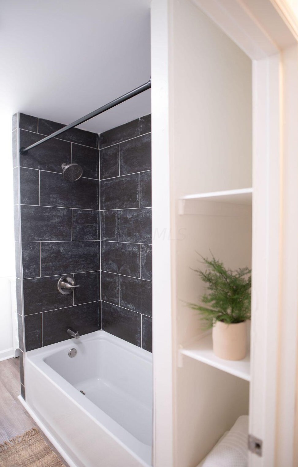 28 Wheatland Ave, Columbus OH  43204-3266 exterior