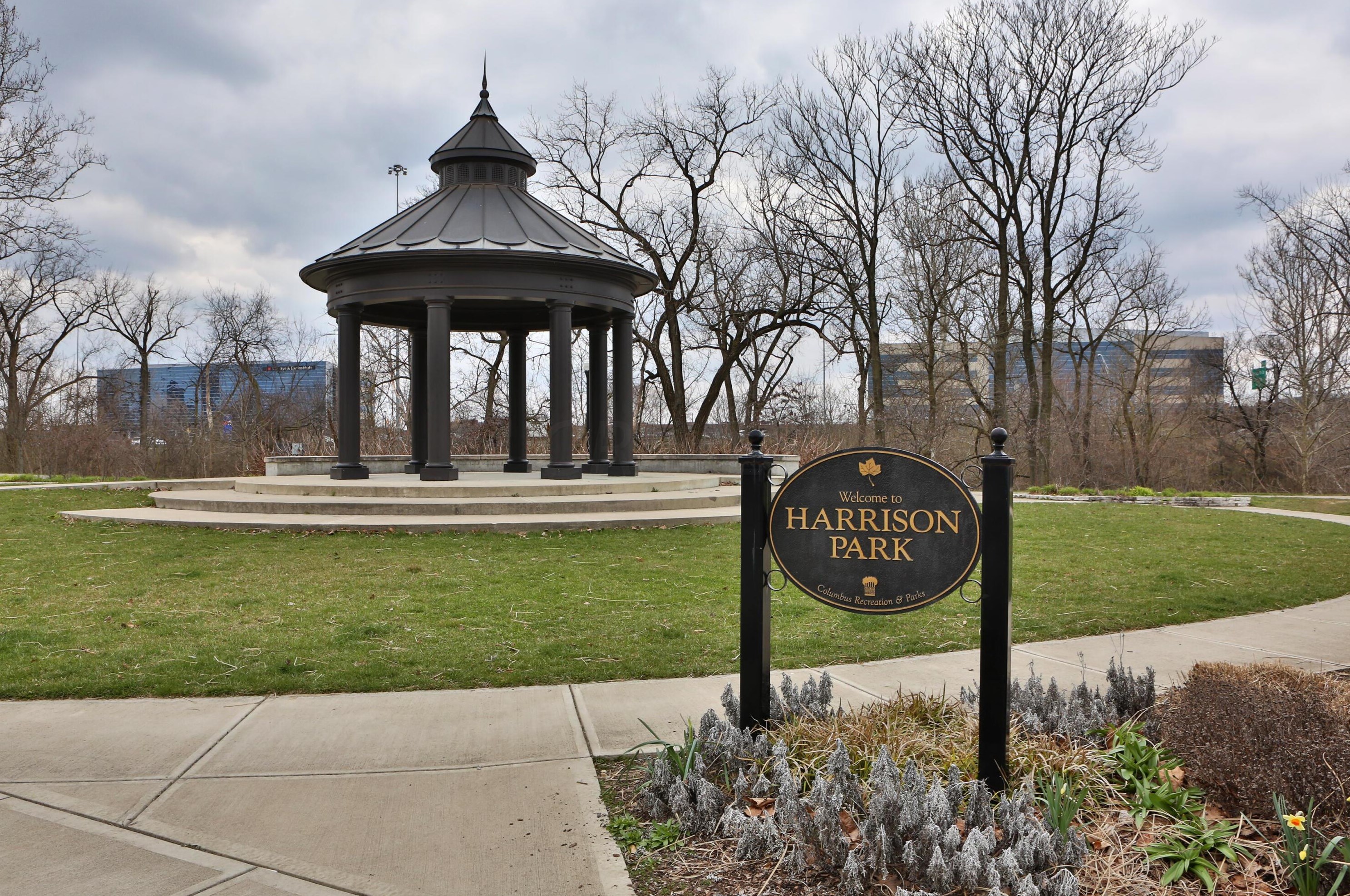 960 Perry St, Columbus OH 43201-1279 exterior