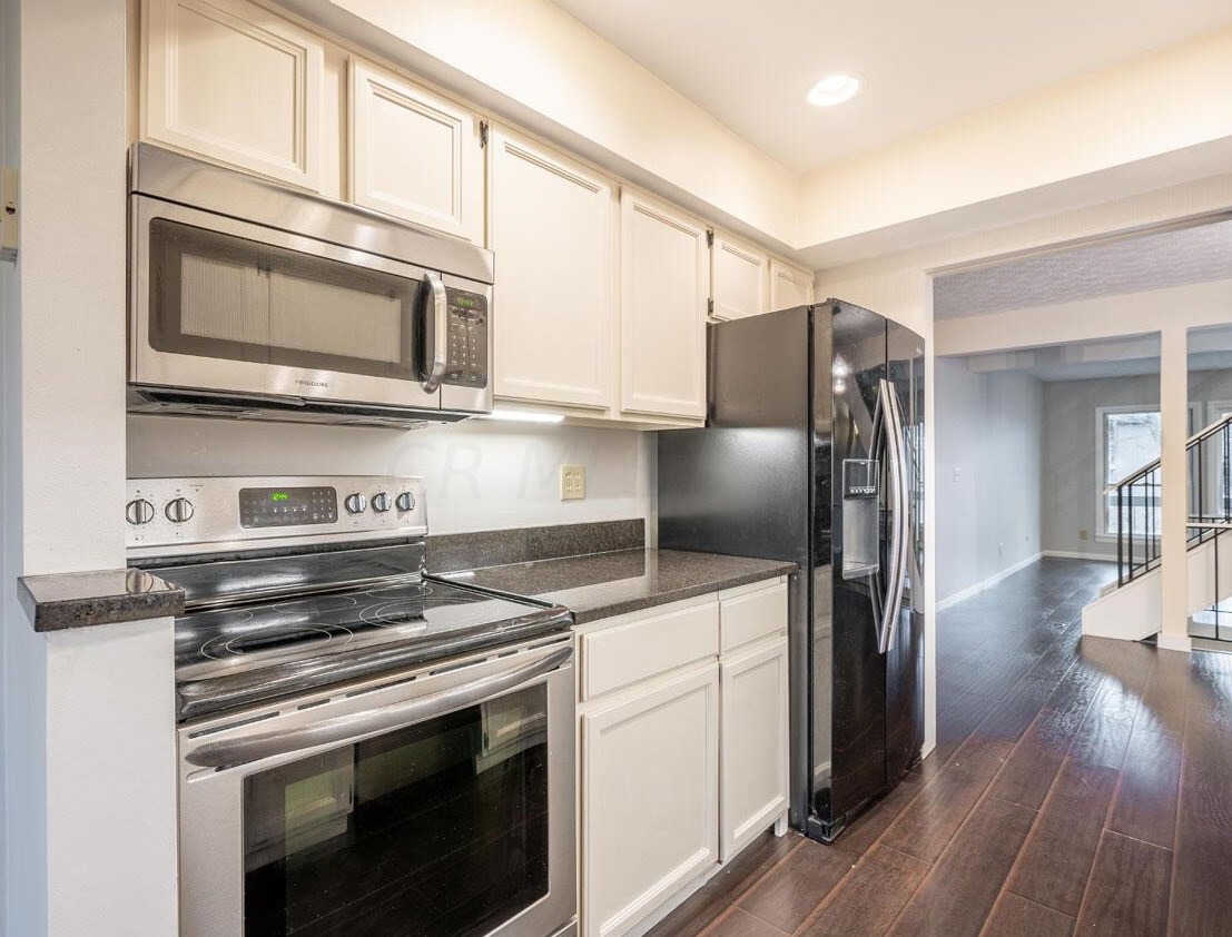 3156 Walden Ravines, Columbus, OH 43221-4646