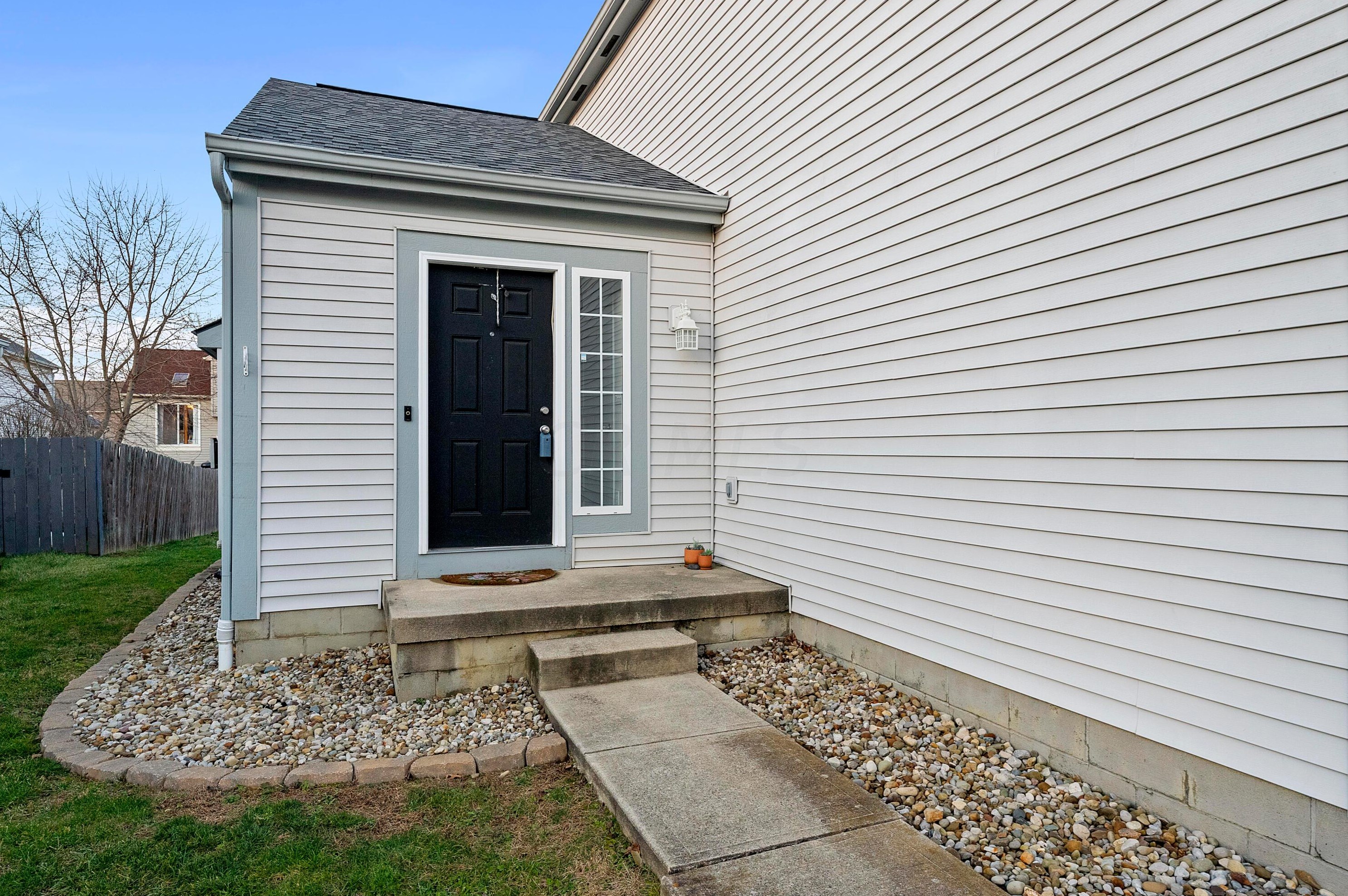 6994 Weurful Dr, Cnl Wnchstr OH  43110-8444 exterior