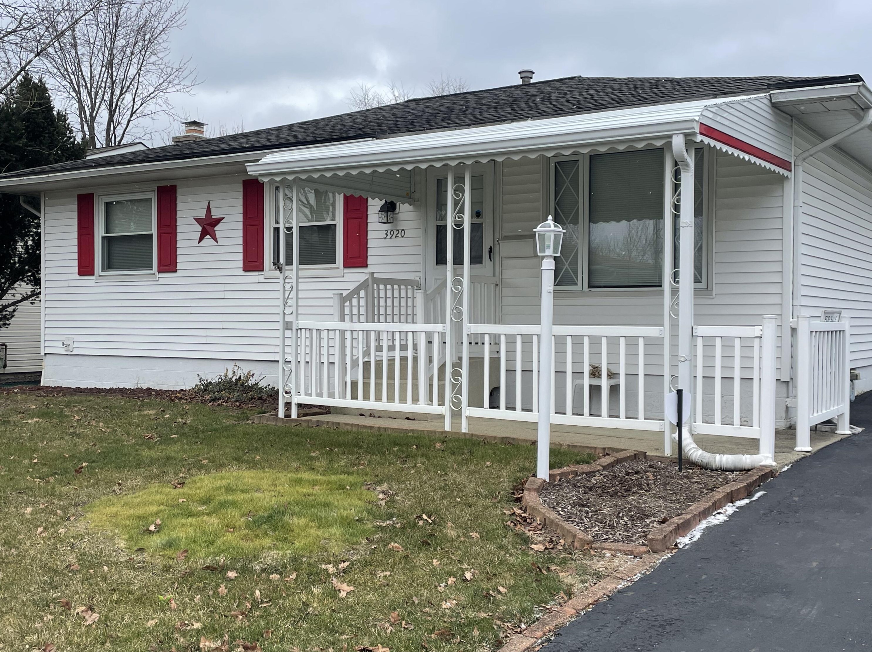 3920 Ivorton Rd, Columbus, OH 43207-4175