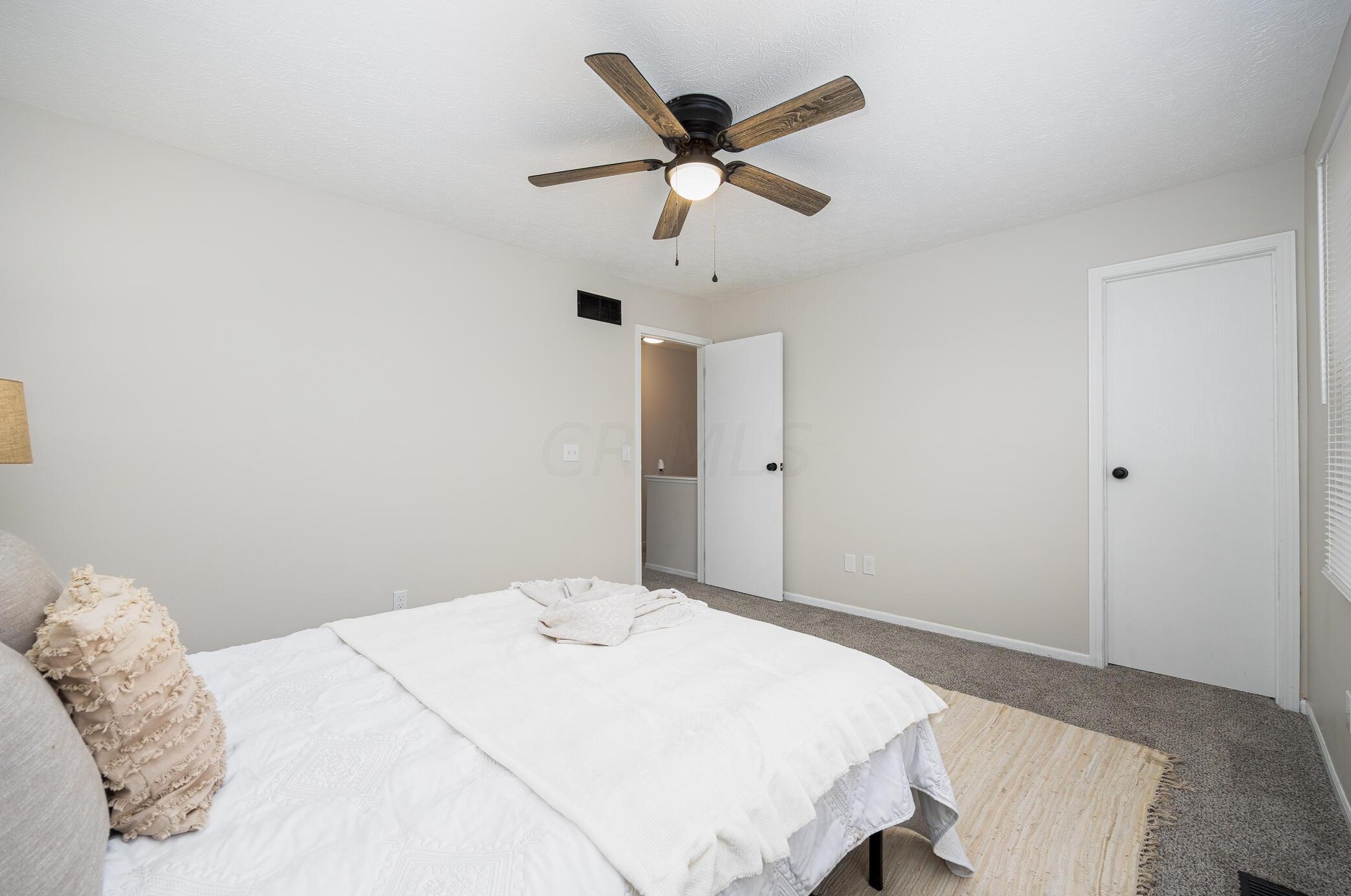 3200 Southern Hills Dr, Pickerington OH  43147-8652 exterior