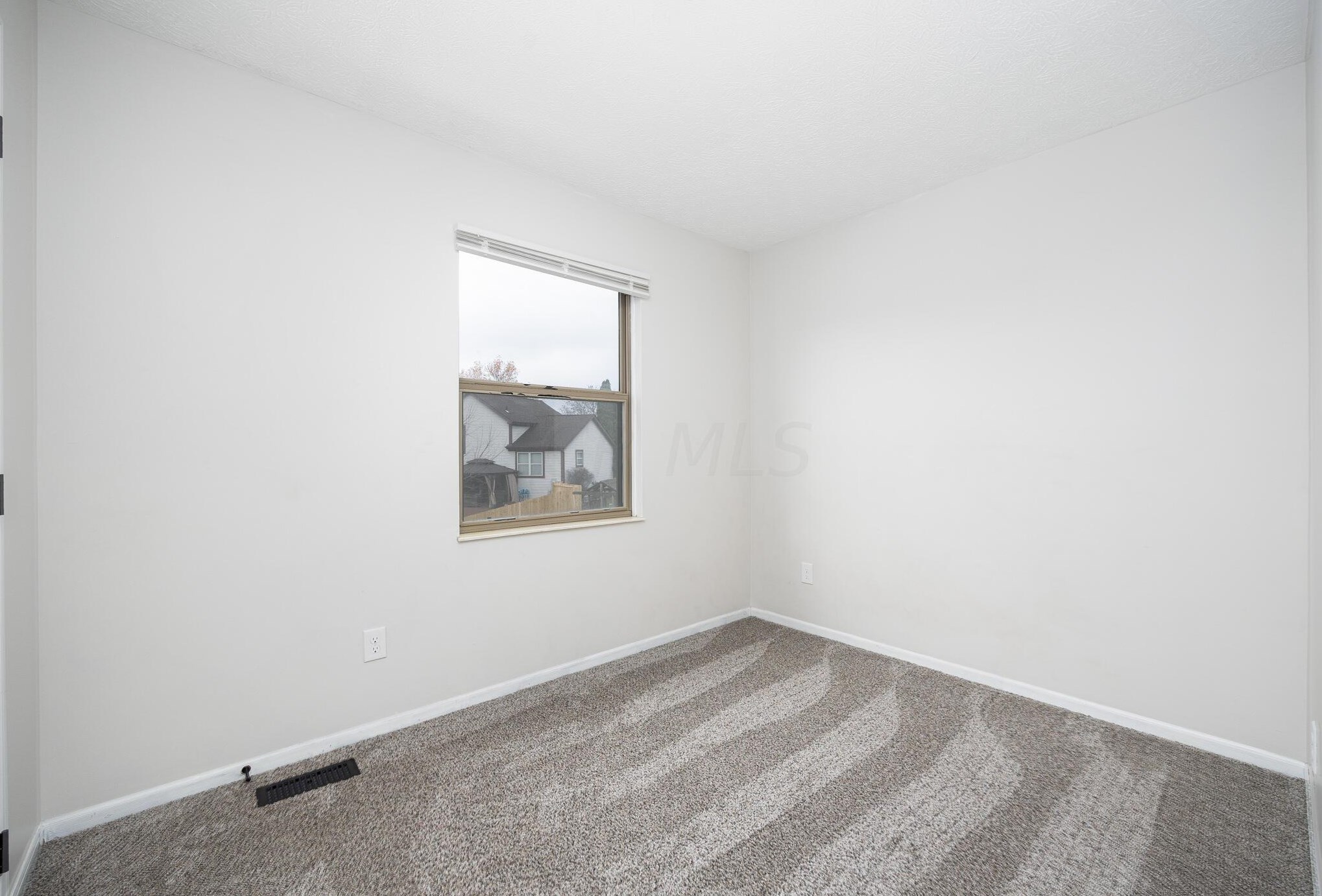 3200 Southern Hills Dr, Pickerington OH  43147-8652 exterior