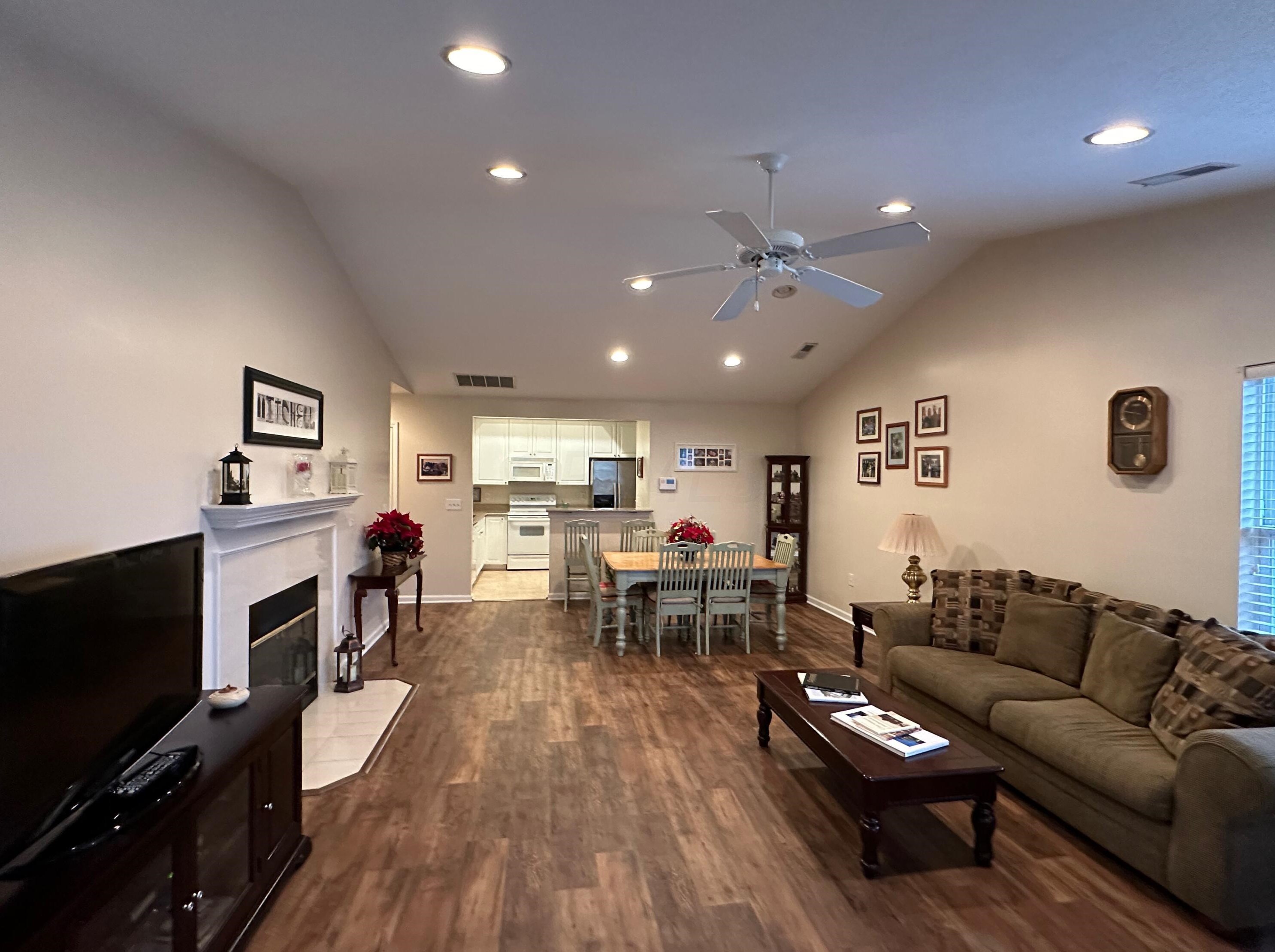 60 Greenhedge Cir, Delaware, OH 43015-8388