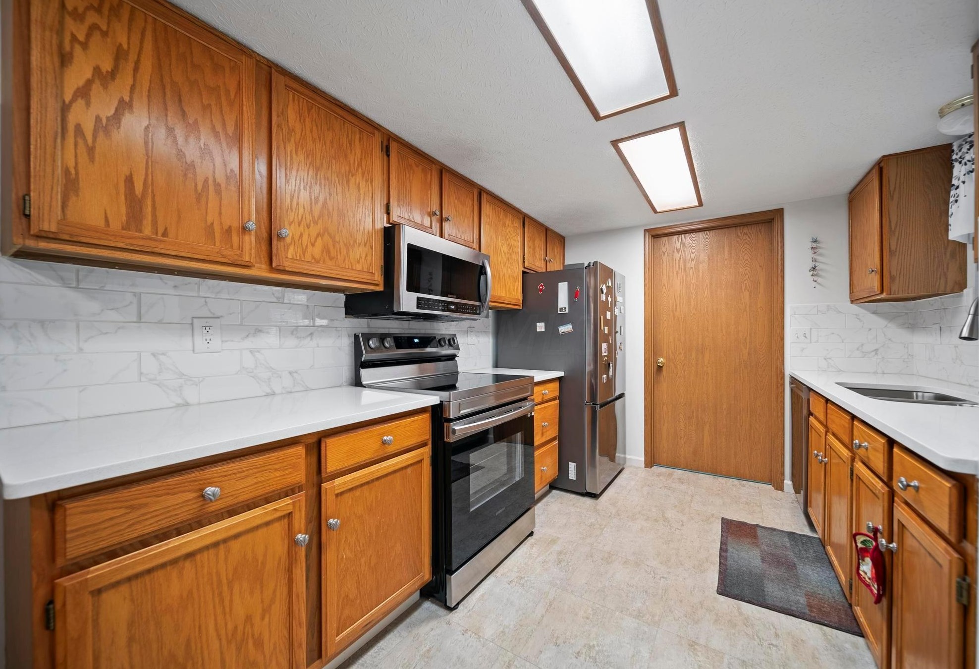 5544 Parkshire Dr, Columbus OH 43229-9352 exterior