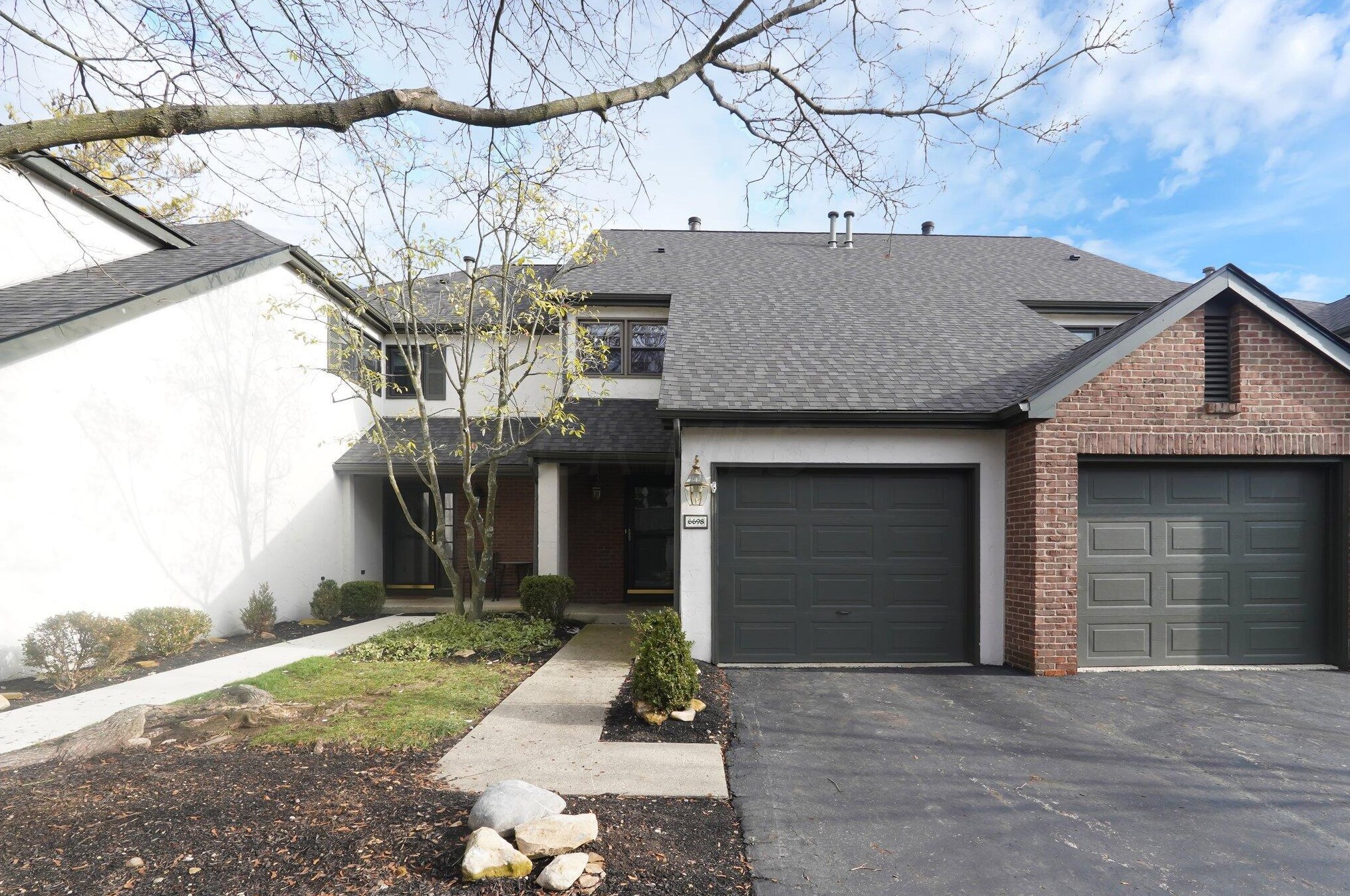6698 Willow Grove Ln, Dublin, OH 43017-2105