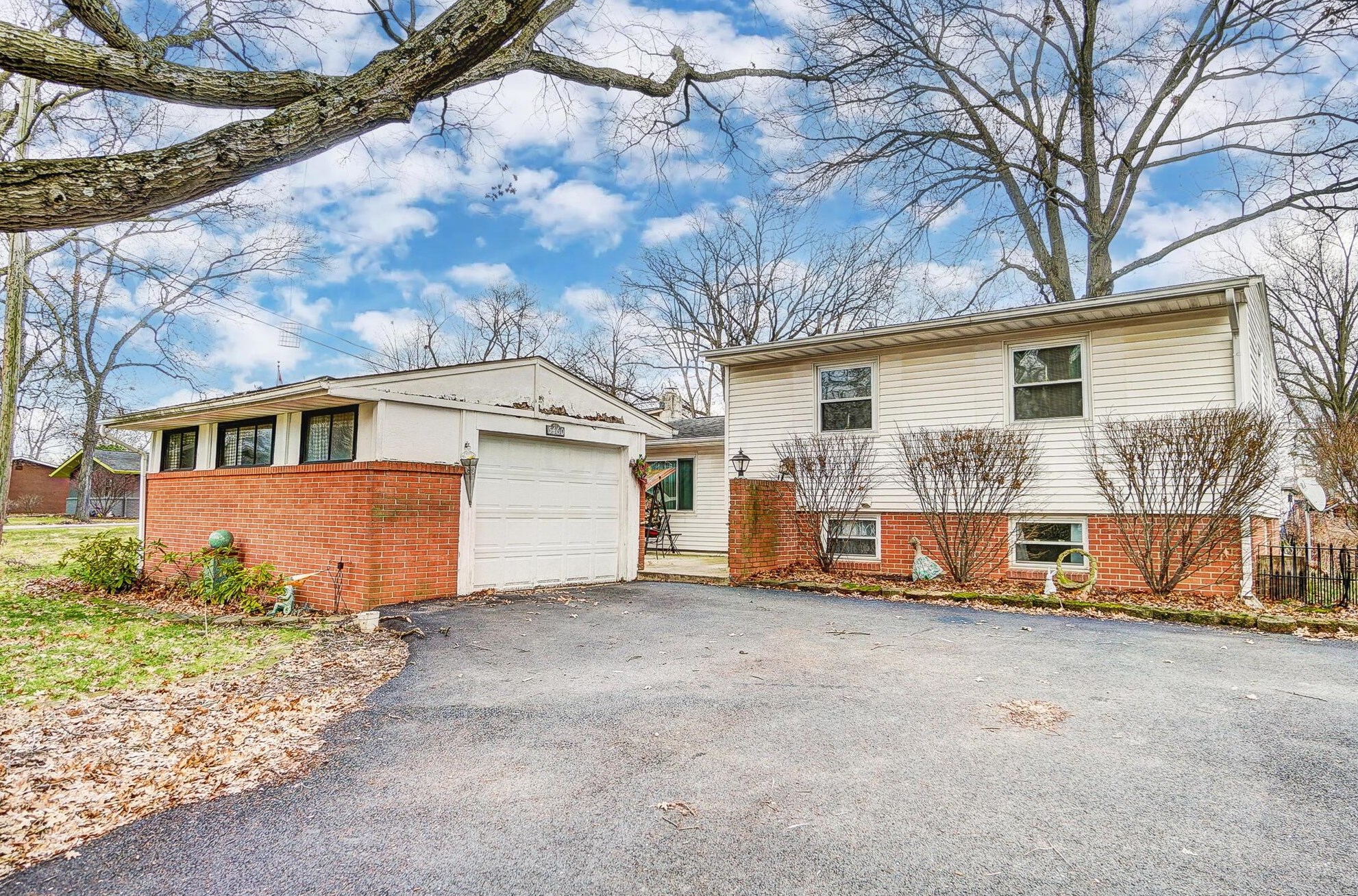 5460 Crawford Dr, Columbus, OH 43229-4122