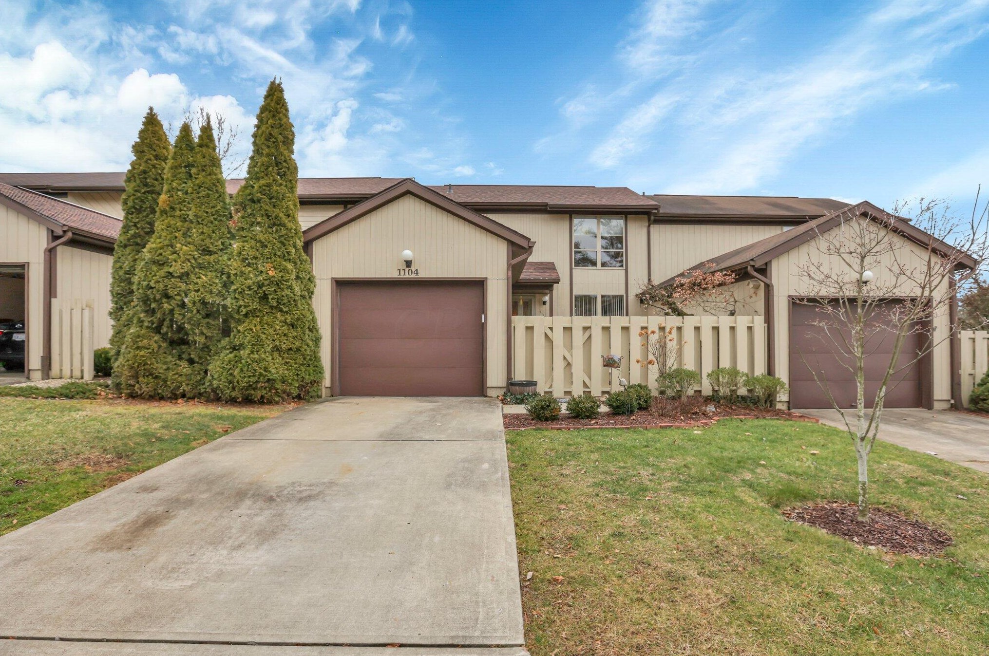 1104 S Slope Bay, Zanesville, OH 43701