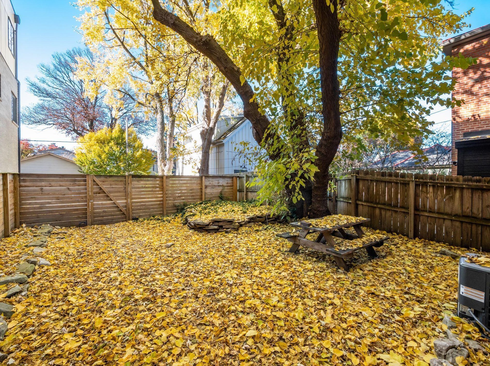 915 4th St, Columbus OH 43201-3625 exterior