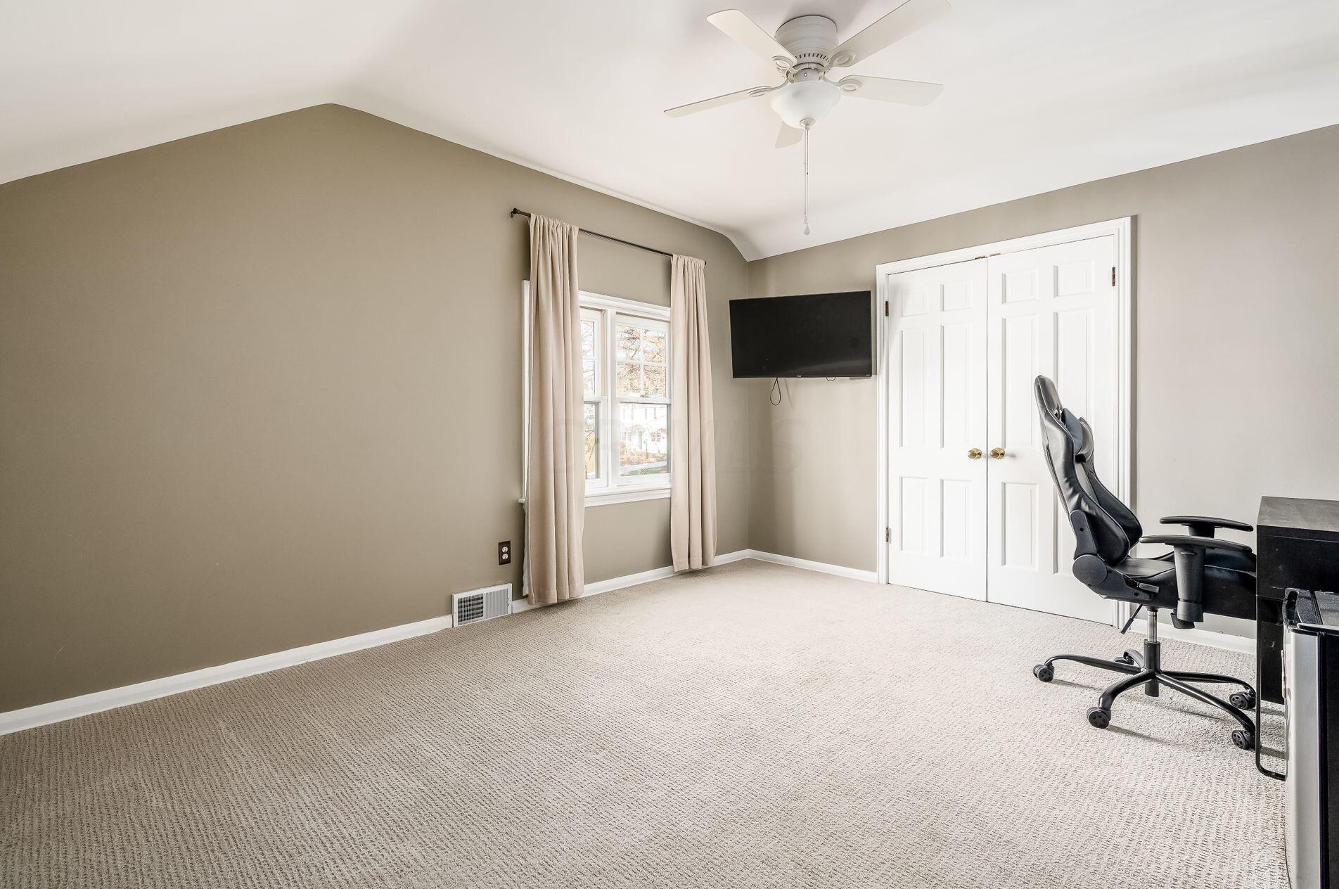 1625 Essex Rd, Columbus OH 43221-3842 exterior