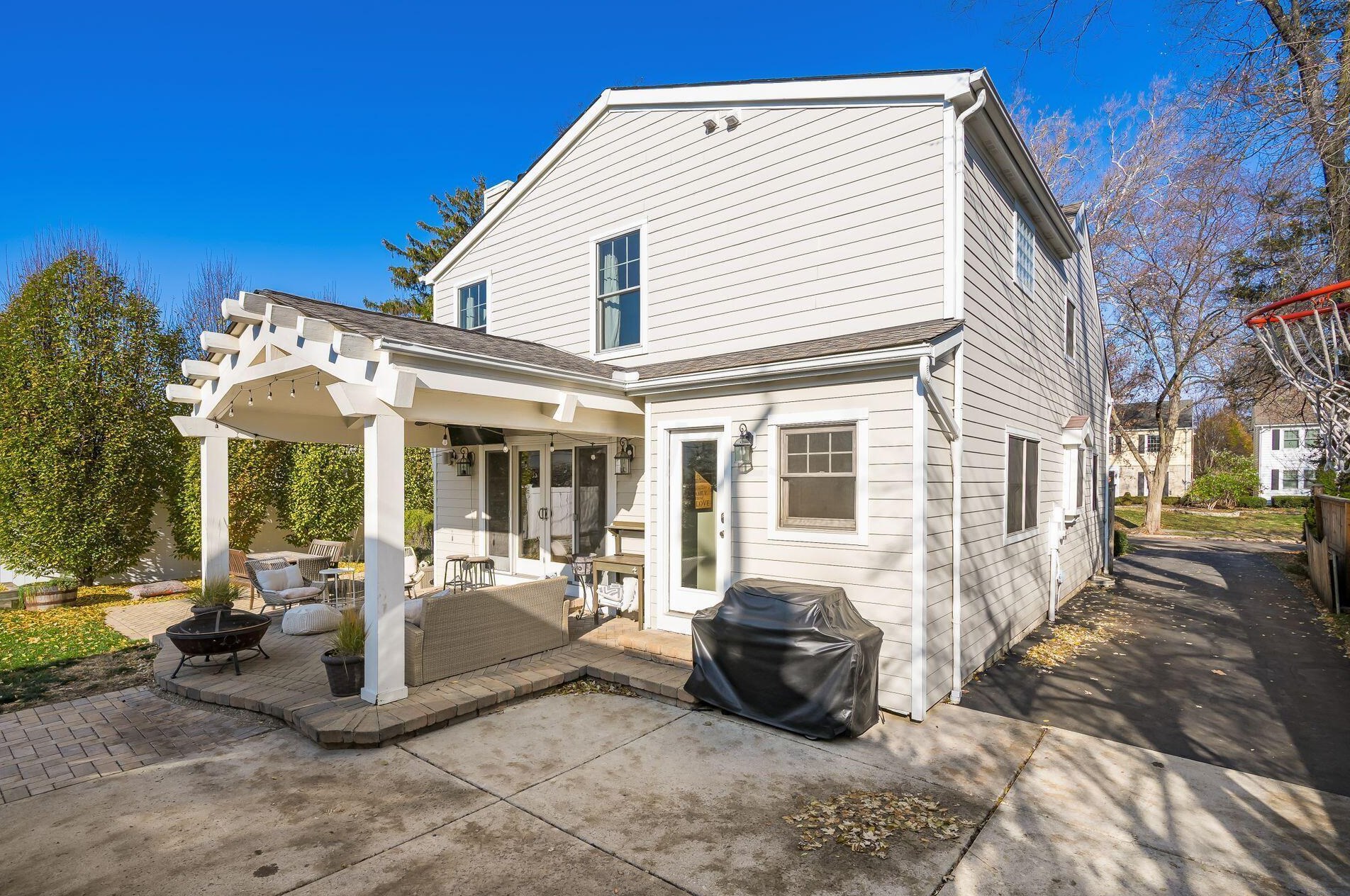 1625 Essex Rd, Columbus OH 43221-3842 exterior