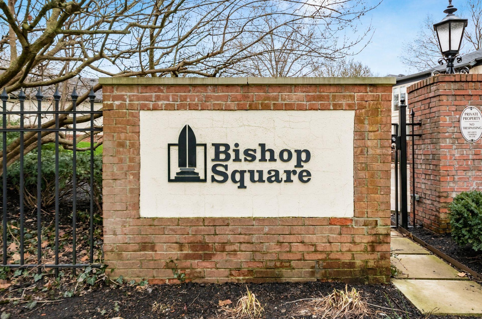 97 Bishop Sq, Columbus, OH 43209-1402