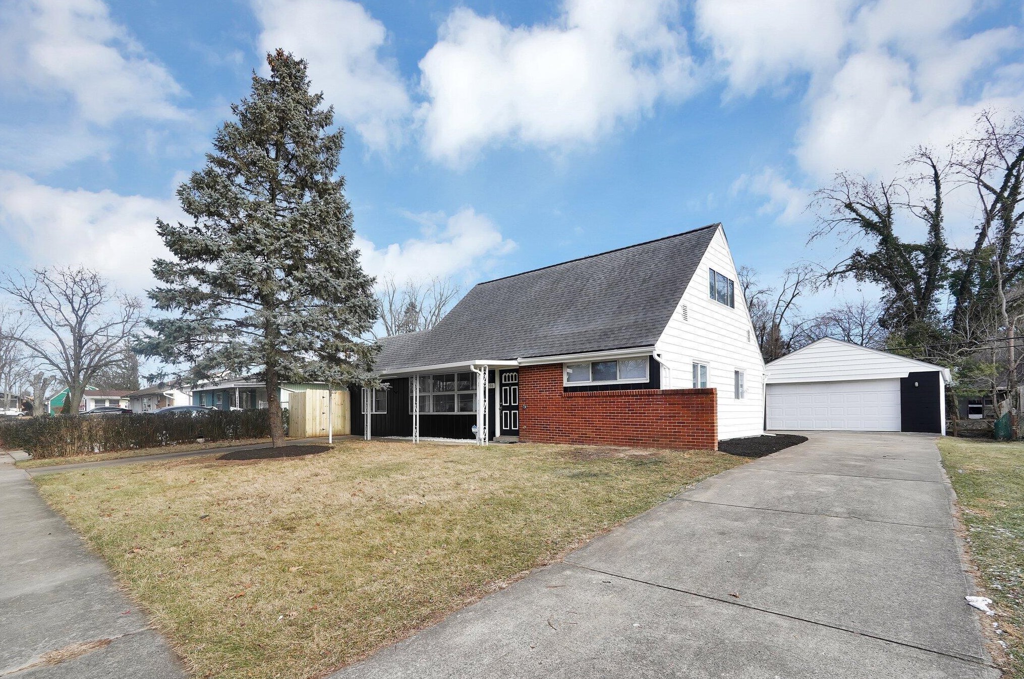 1596 Duffield Dr, Columbus, OH 43227-2409