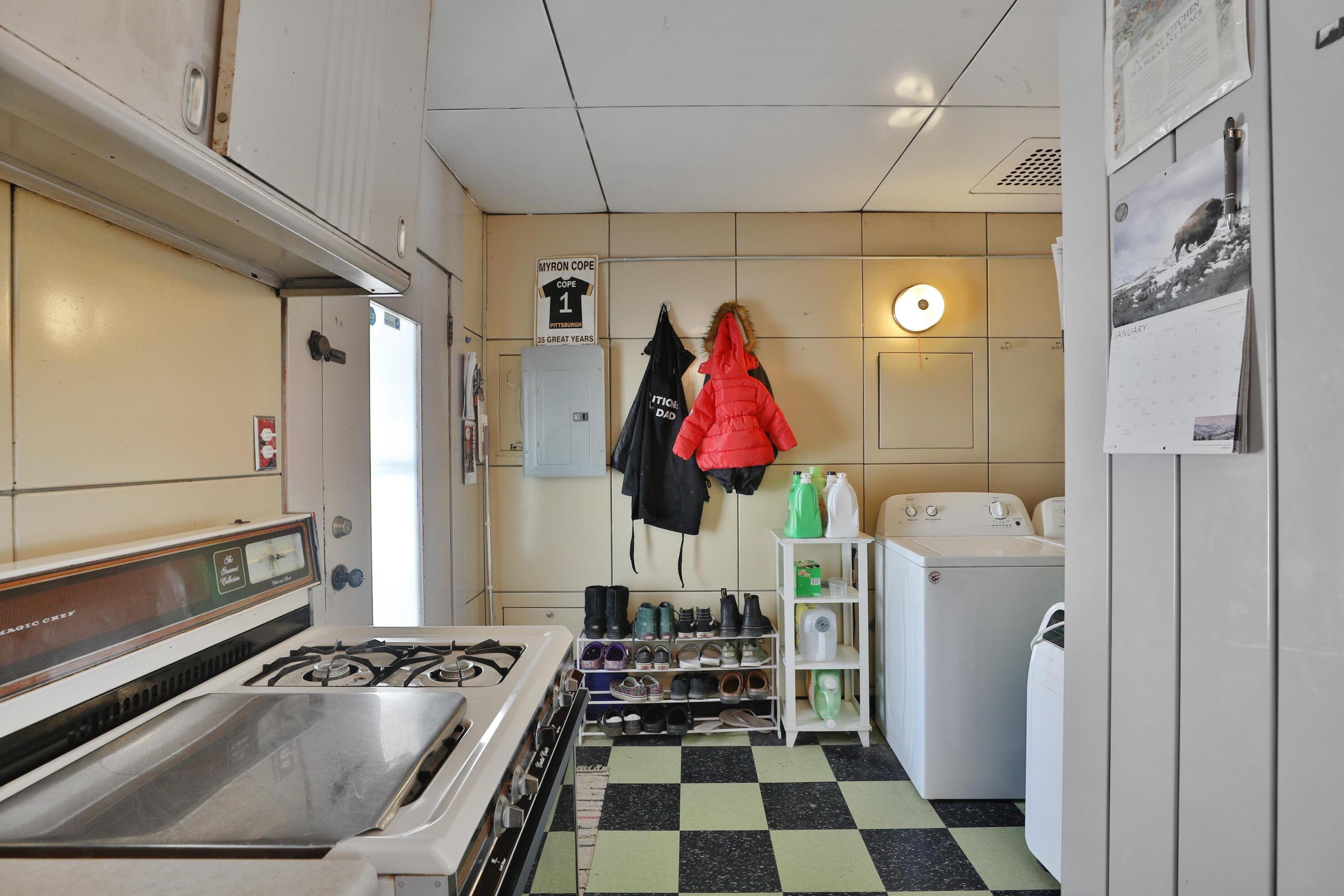 1616 Weber Rd, Columbus OH  43211-1538 exterior