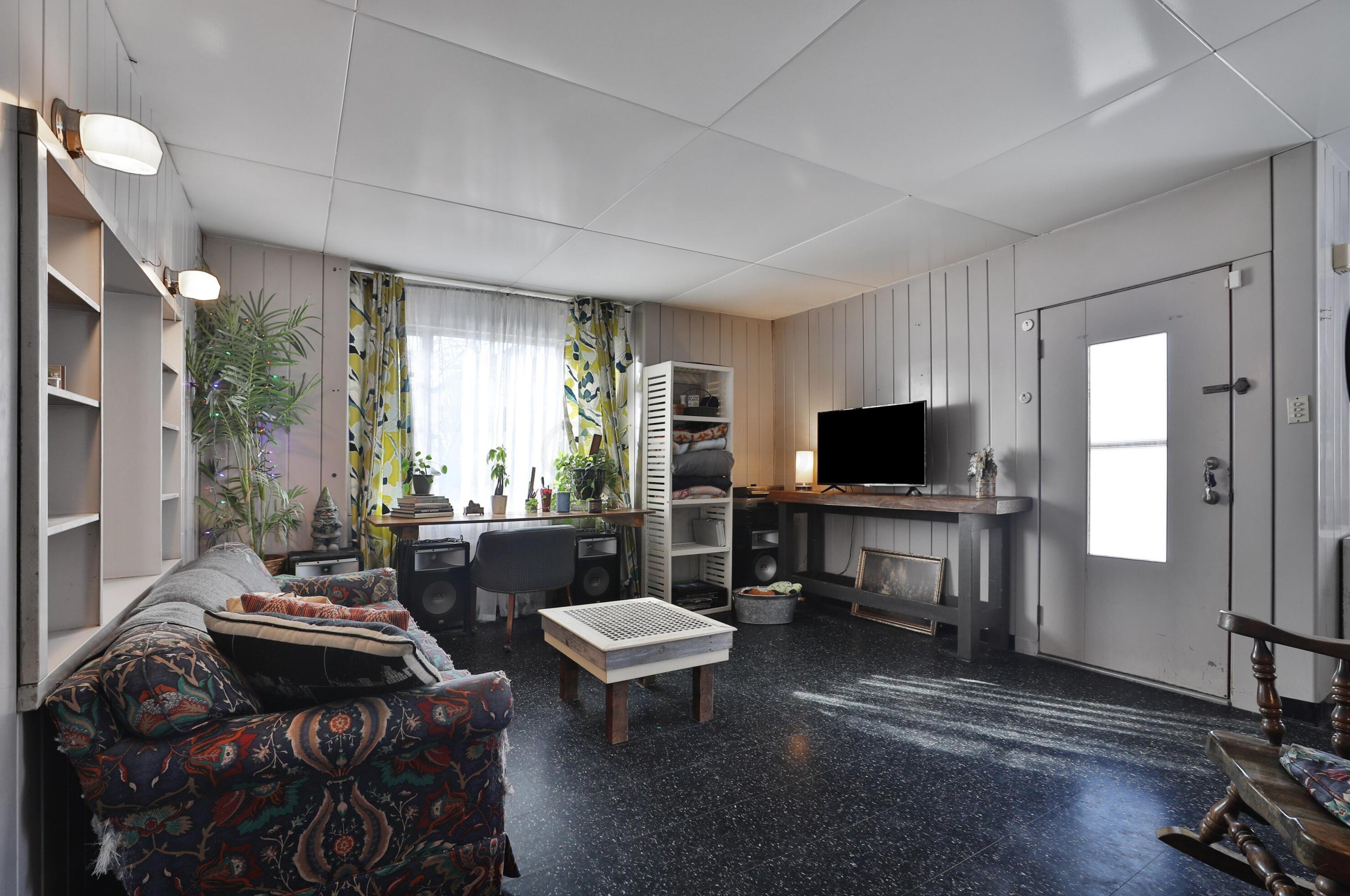 1616 Weber Rd, Columbus OH  43211-1538 exterior