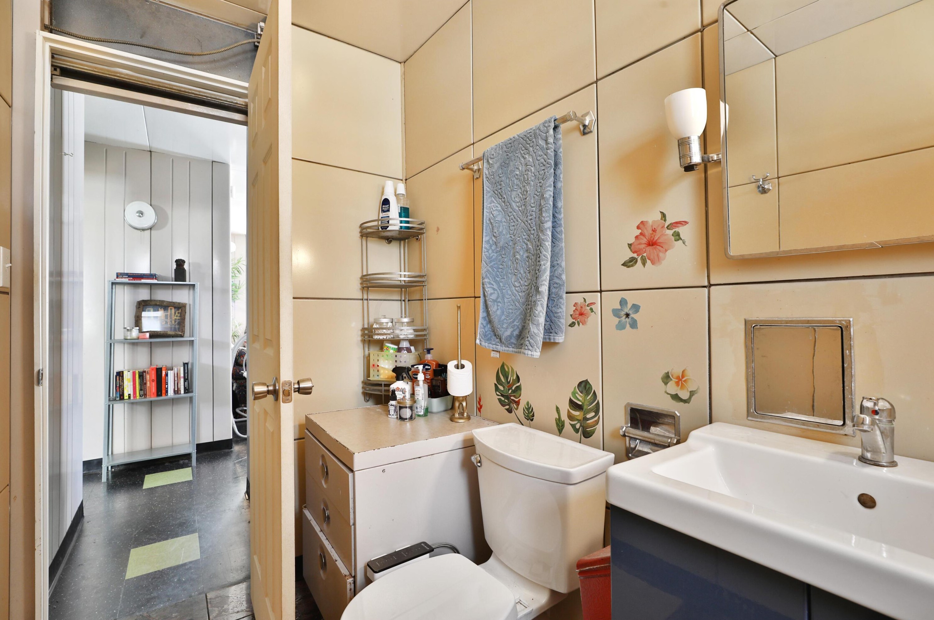 1616 Weber Rd, Columbus OH  43211-1538 exterior